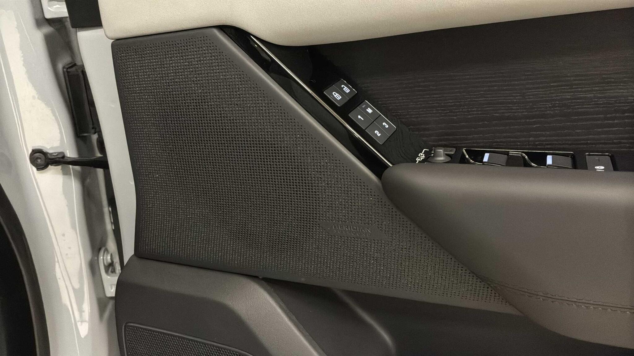 Land Rover Range Rover Velar view 33