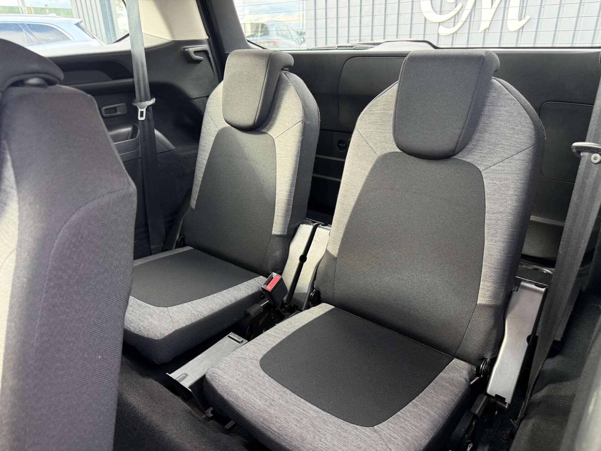 Citroen Grand C4 Picasso view 71