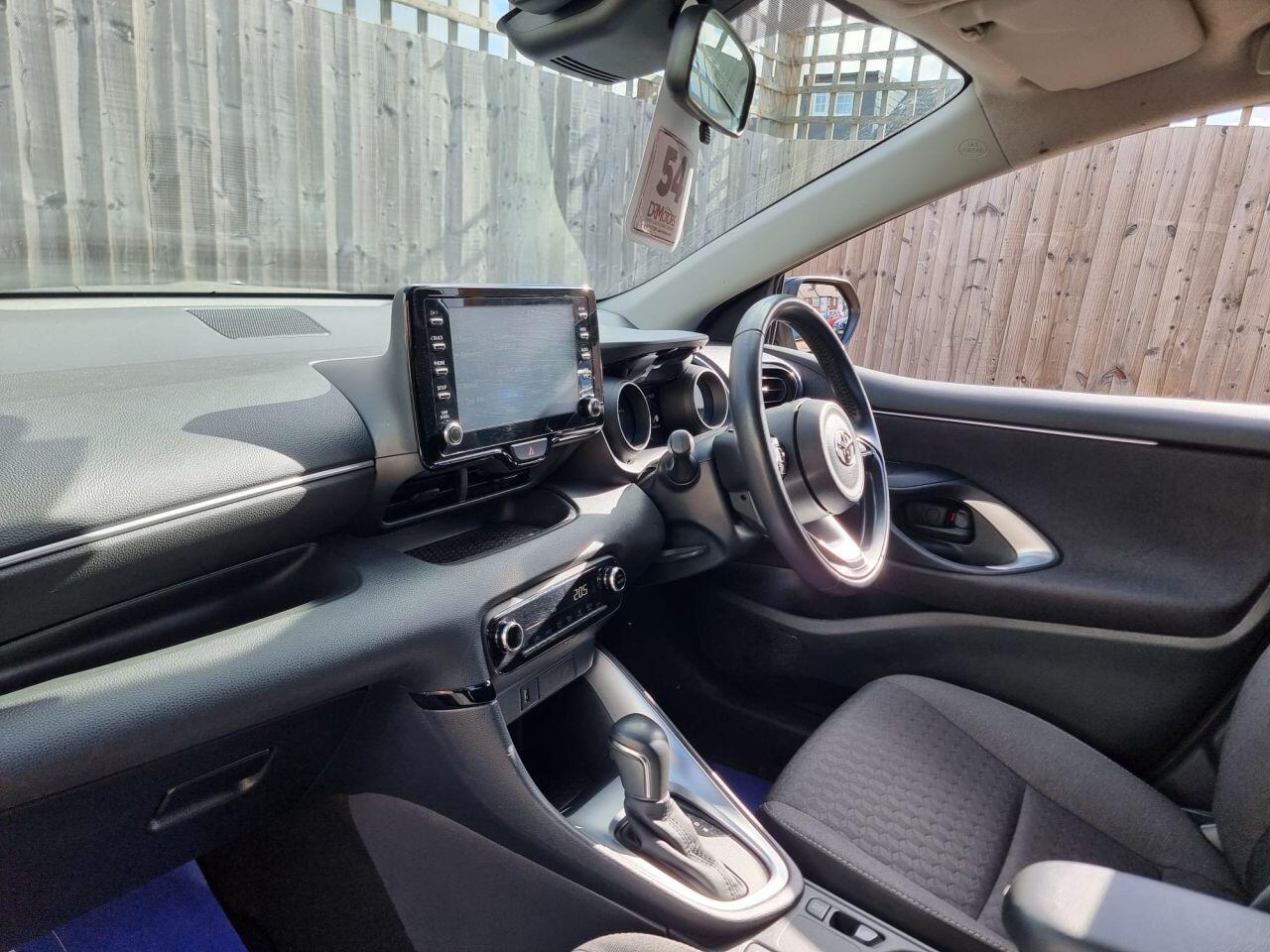 Toyota Yaris view 24