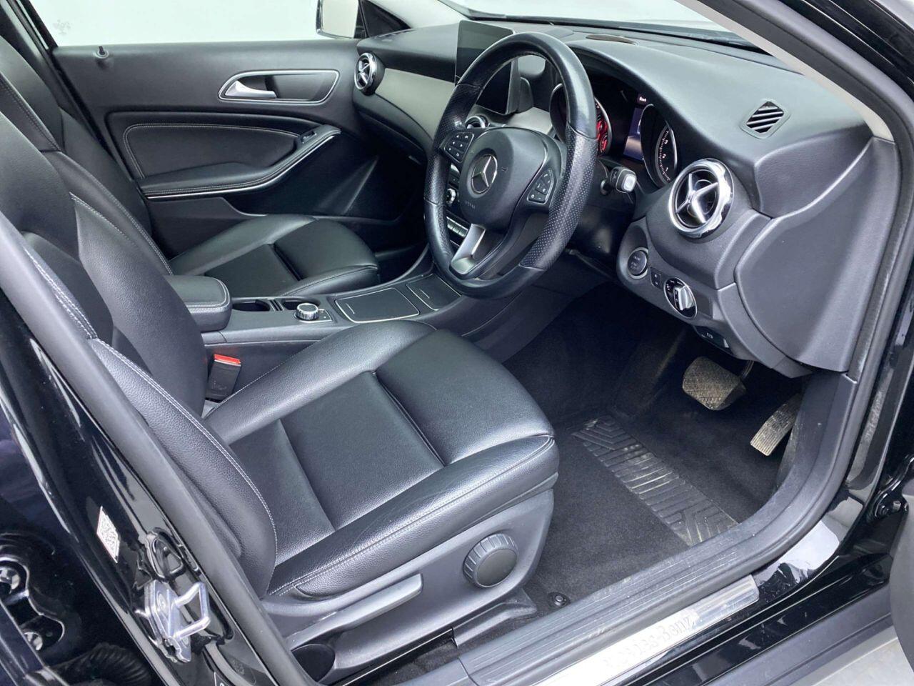 Mercedes-Benz Gla view 11