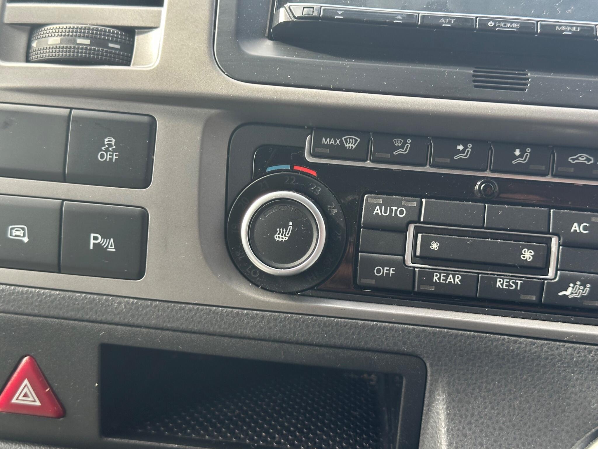 Volkswagen Caravelle view 36