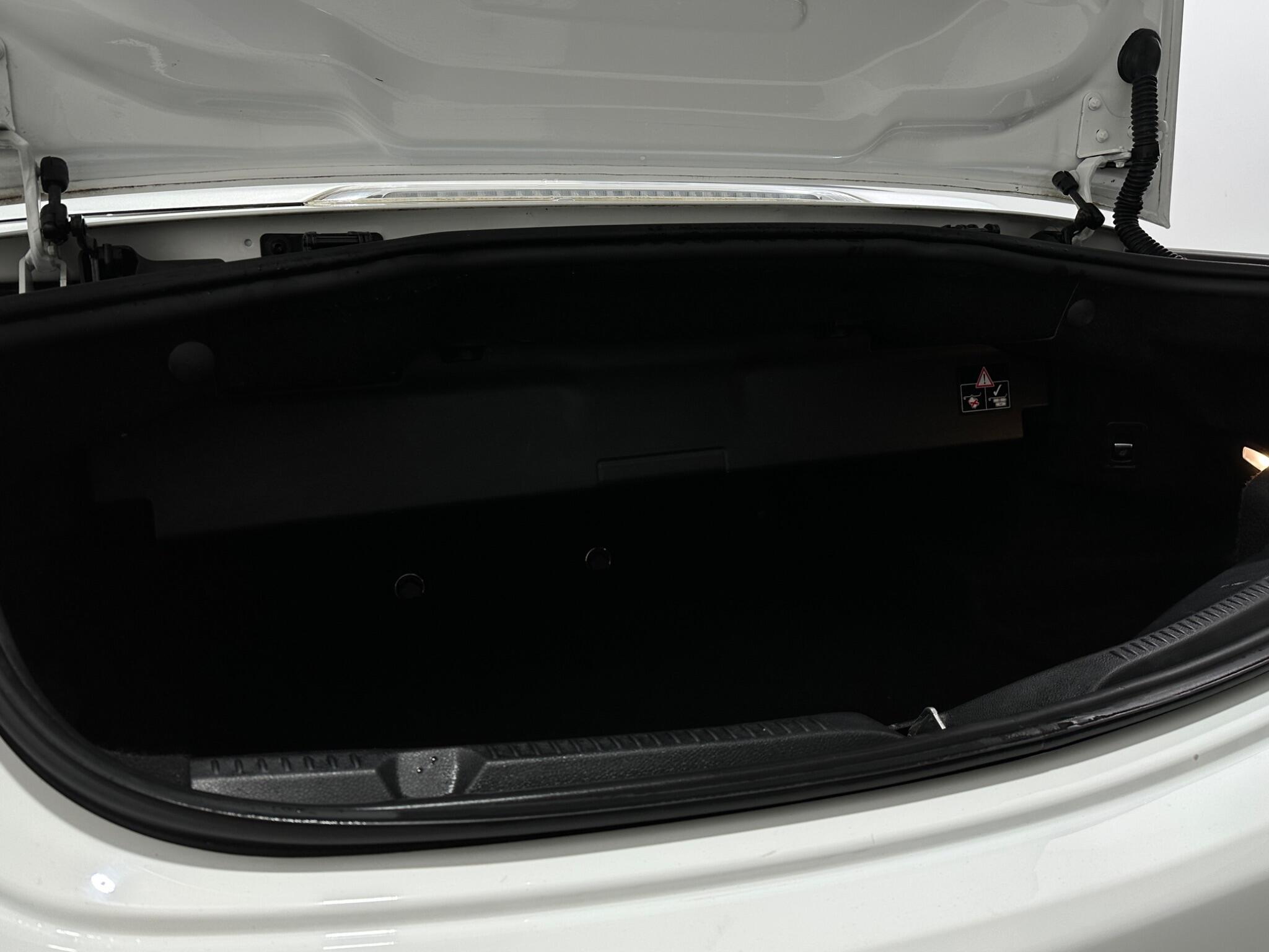 Mercedes-Benz E-Class view 46