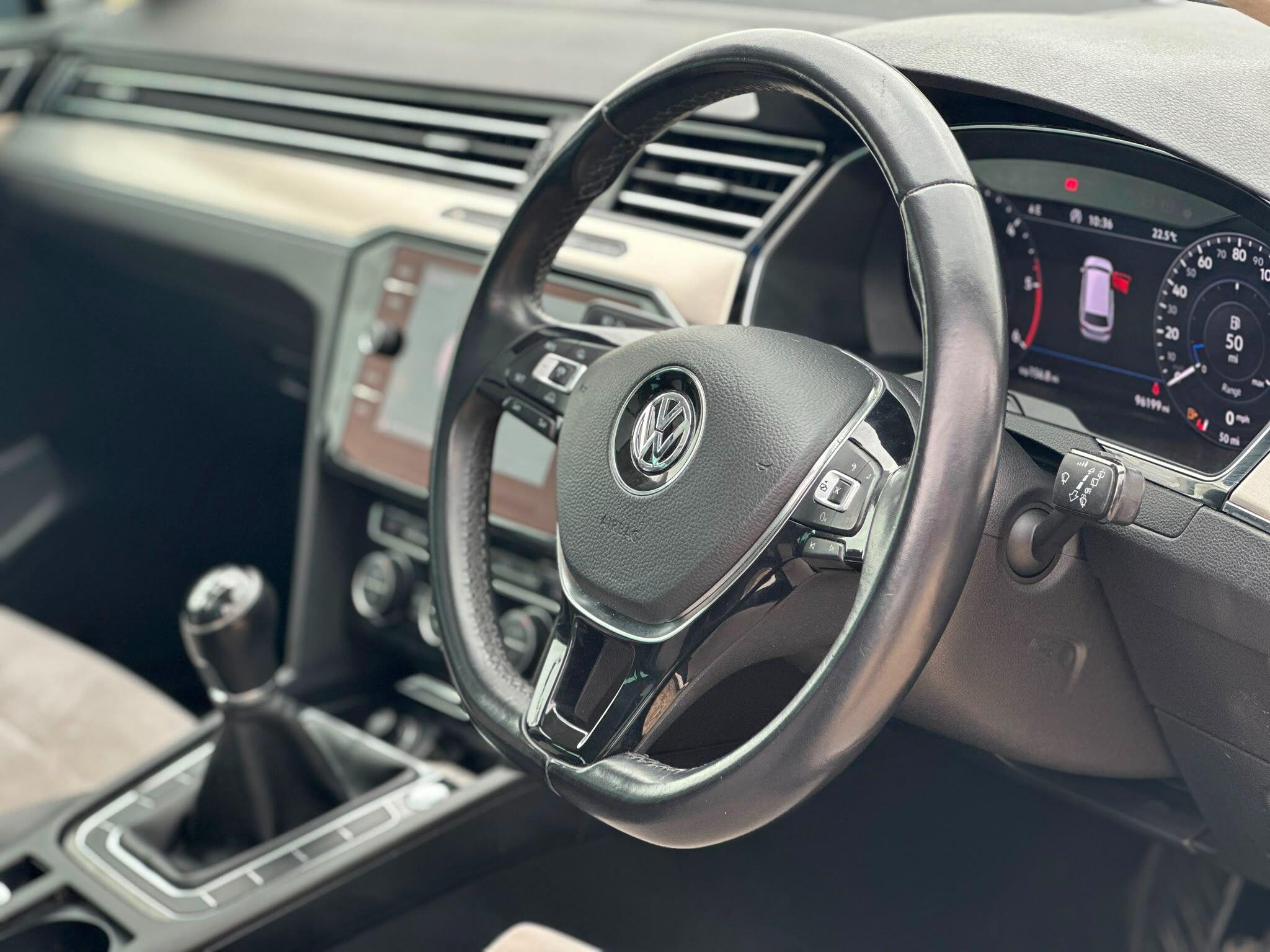 Volkswagen Passat view 8