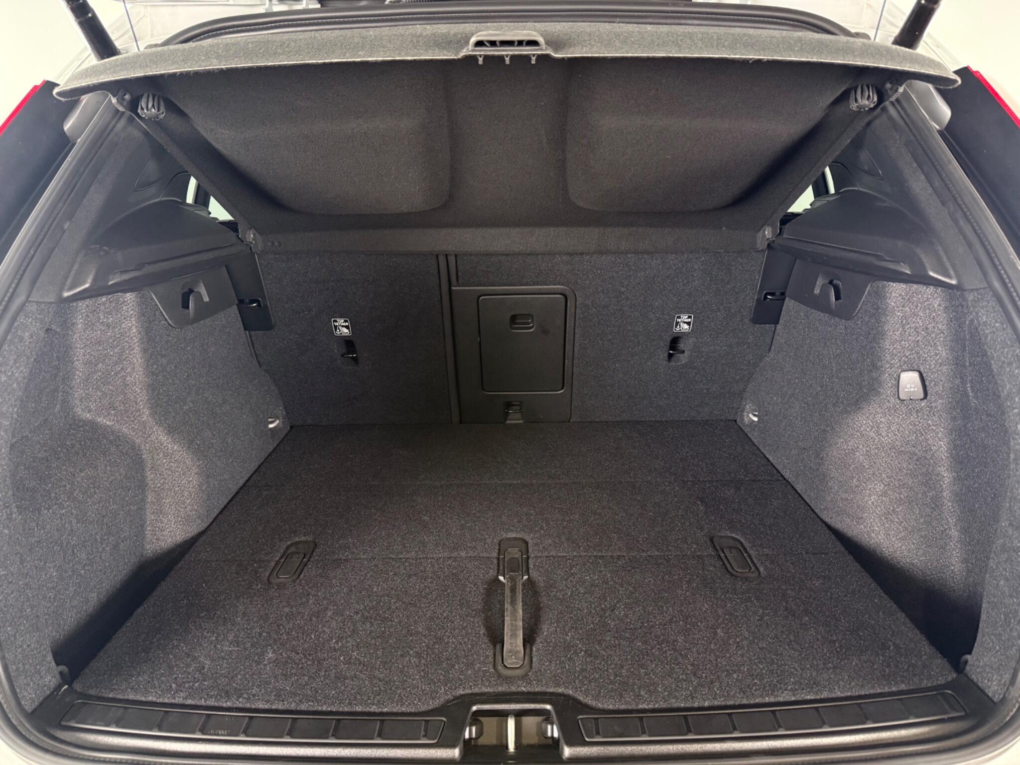 Volvo XC40 view 10