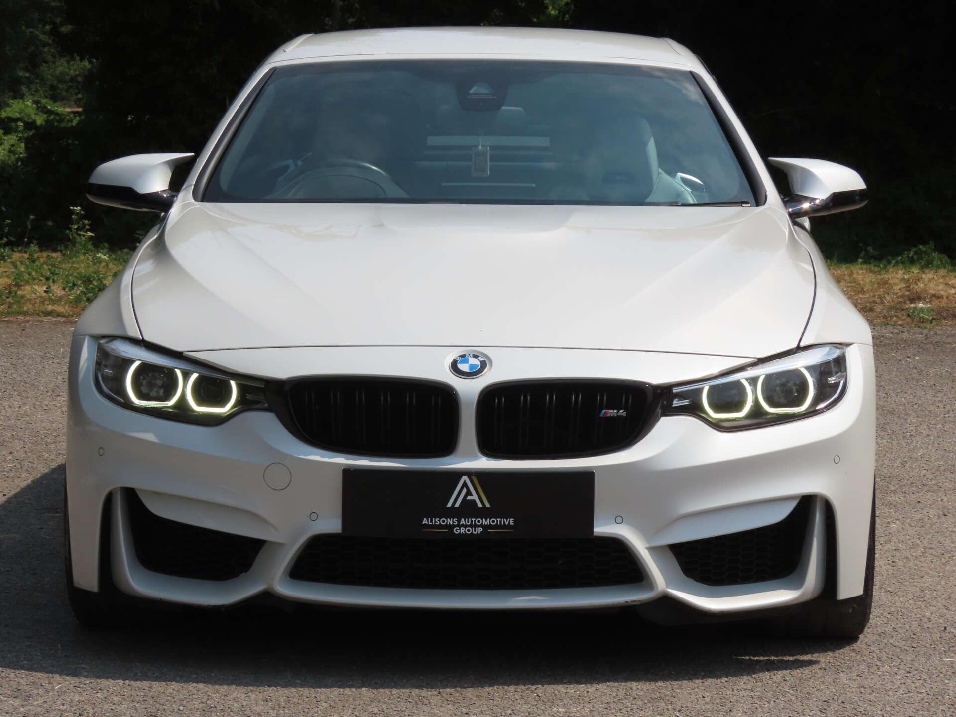 BMW M4 view 3