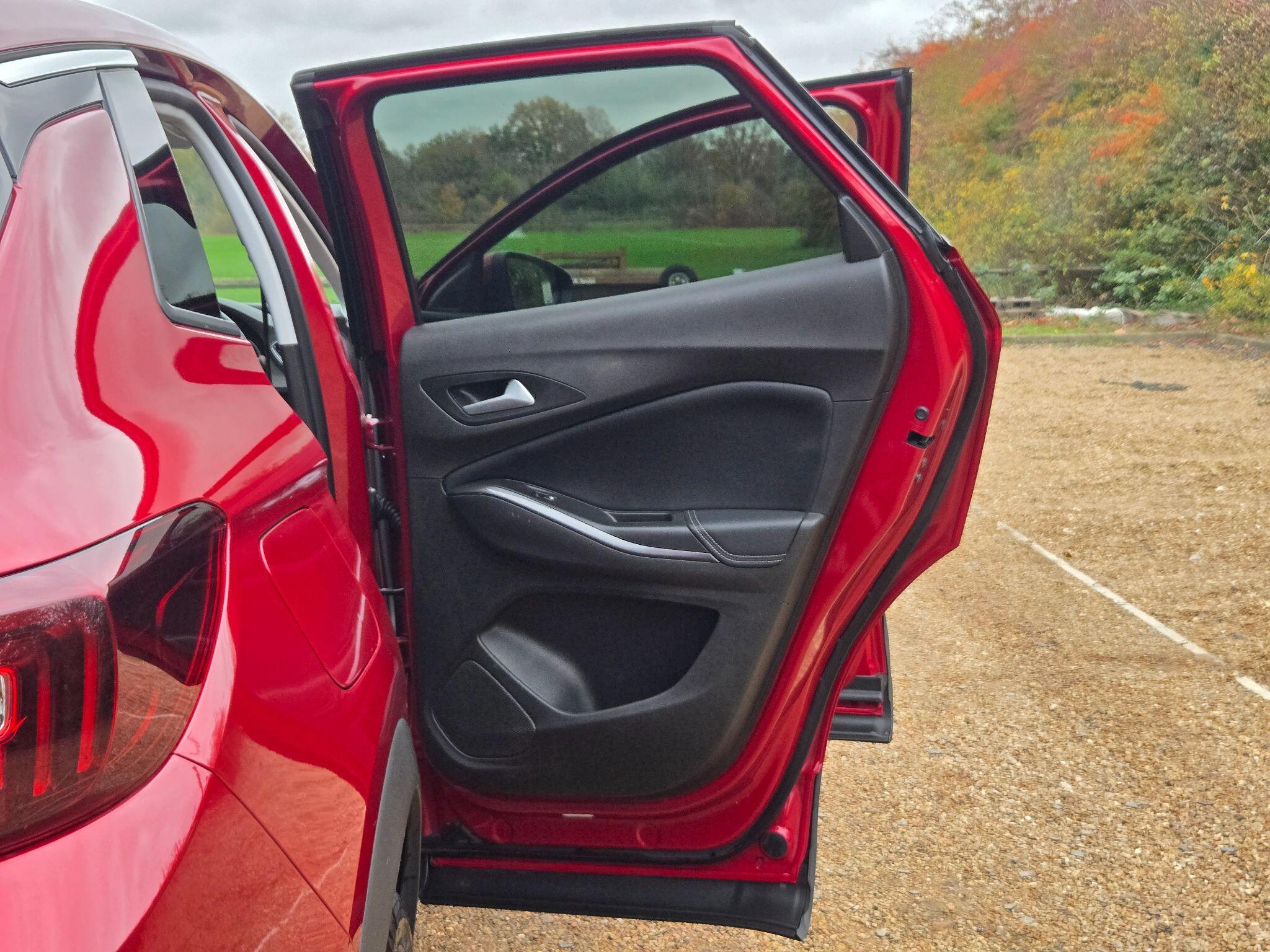 2018 Vauxhall Grandland X 1.6 Turbo D BlueInjection Elite Nav Auto Euro 6 (s/s) 5dr • 63,000 miles image 28