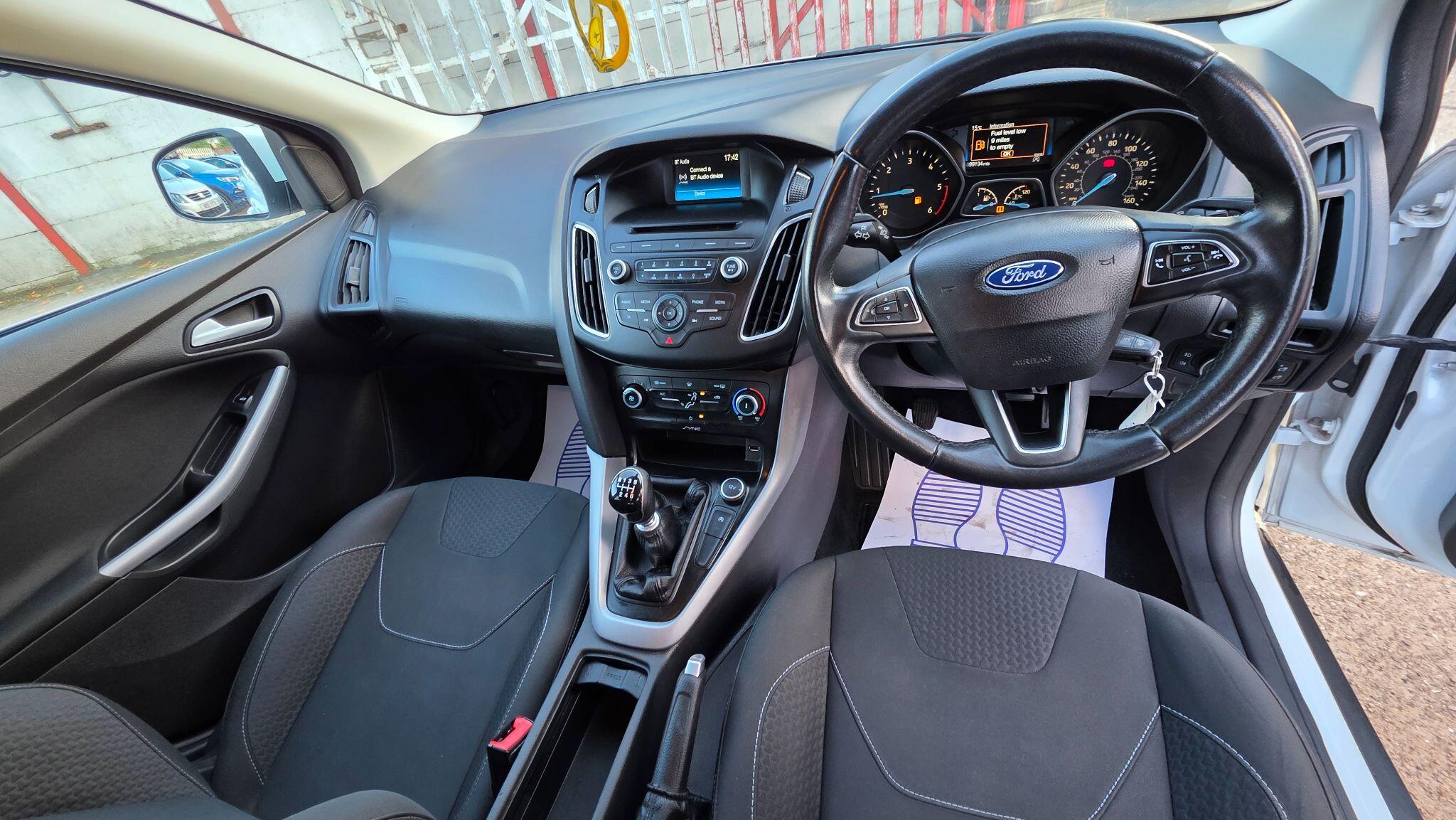 Ford Focus view 23