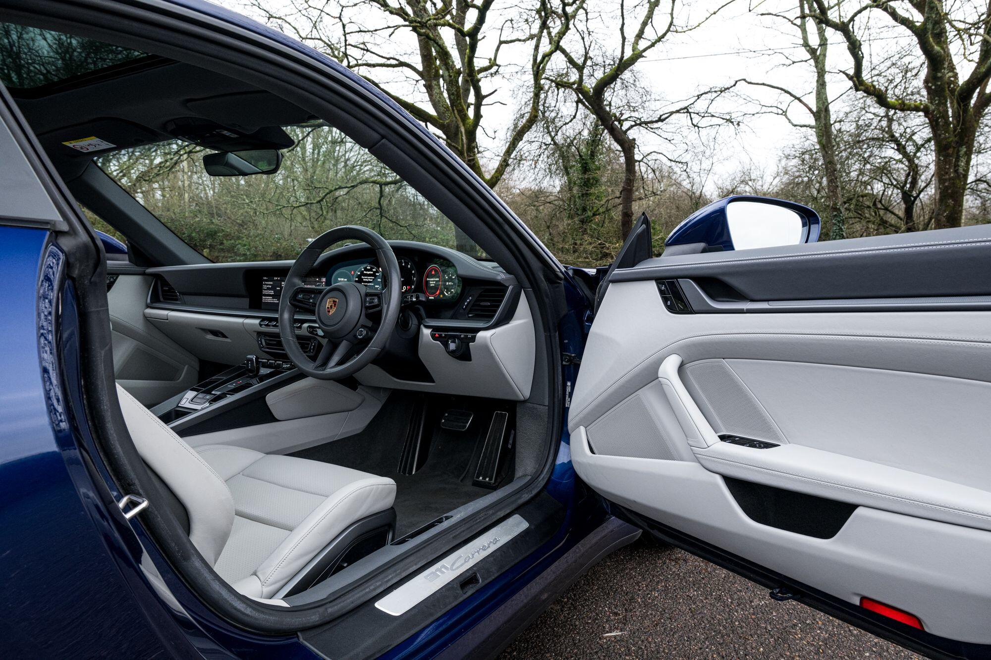 Porsche 911 view 37