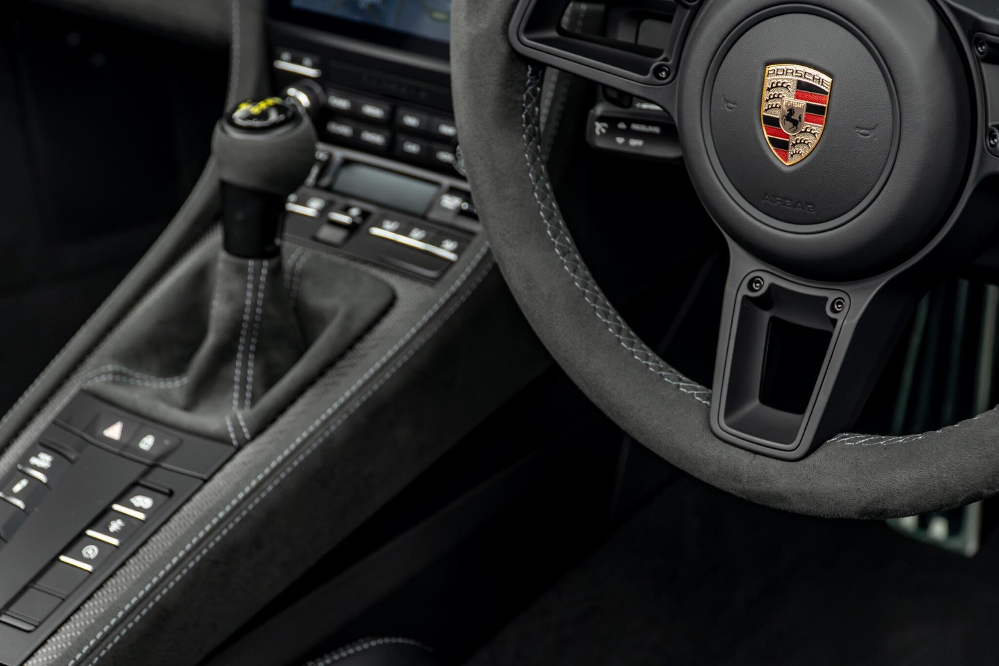 Porsche 718 Spyder view 40