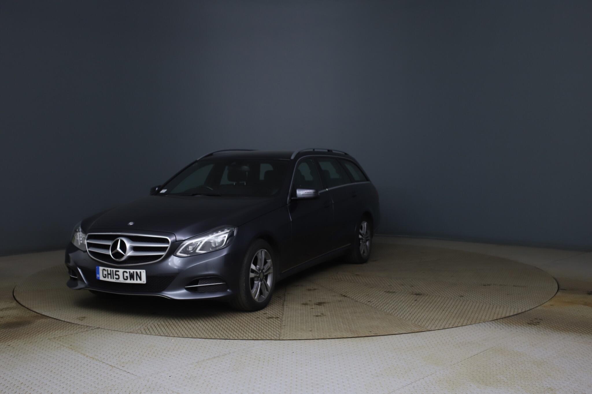 Mercedes-Benz E-Class view 3