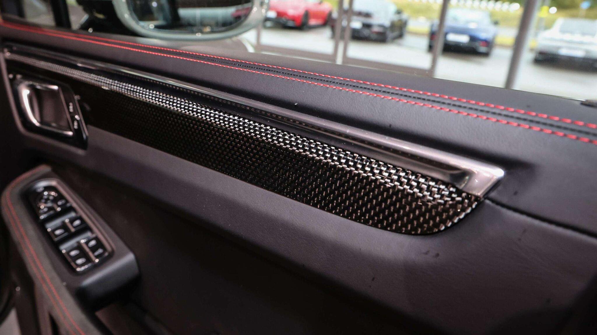 Porsche Macan view 17