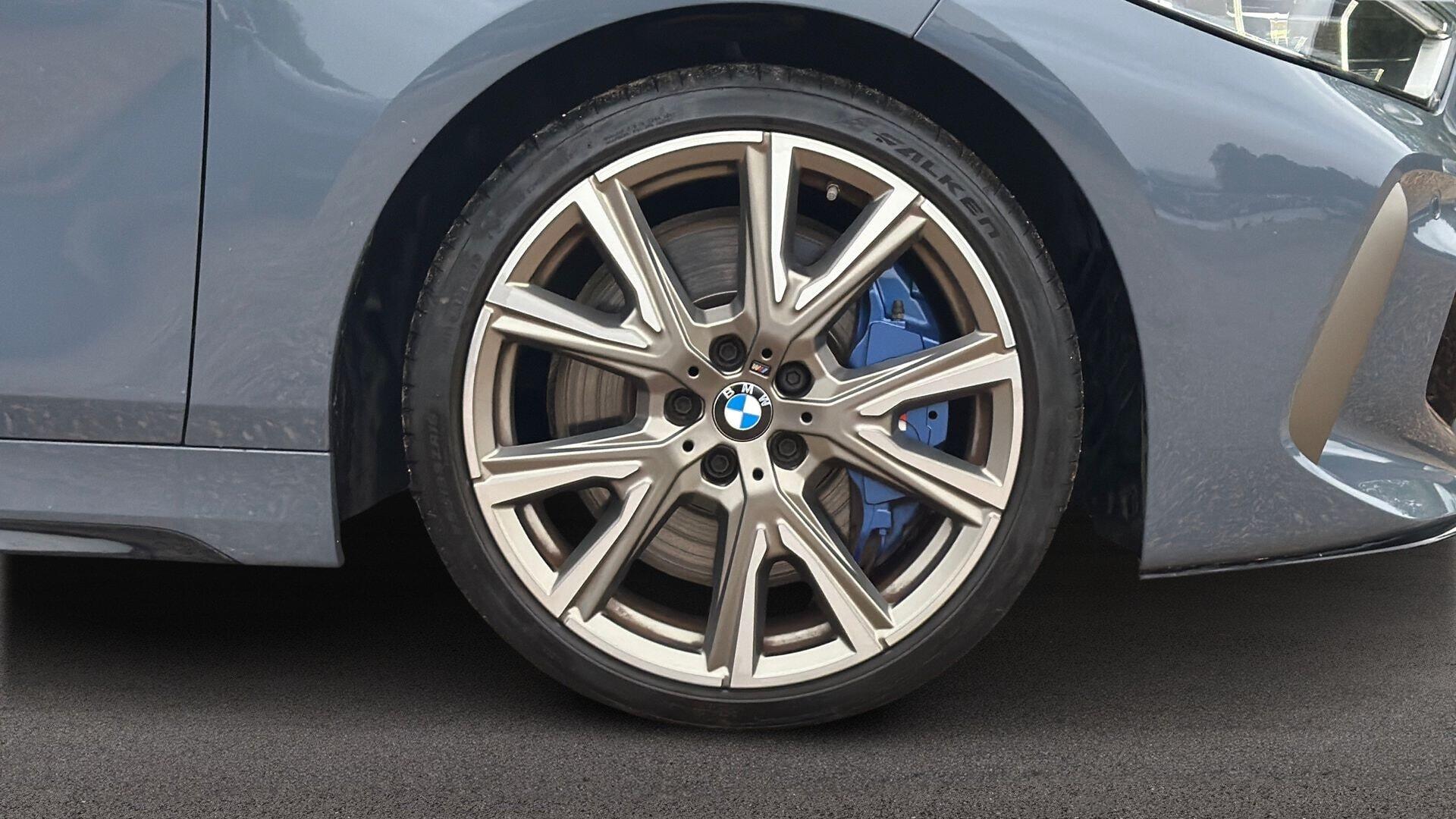 BMW 1 Series view 14