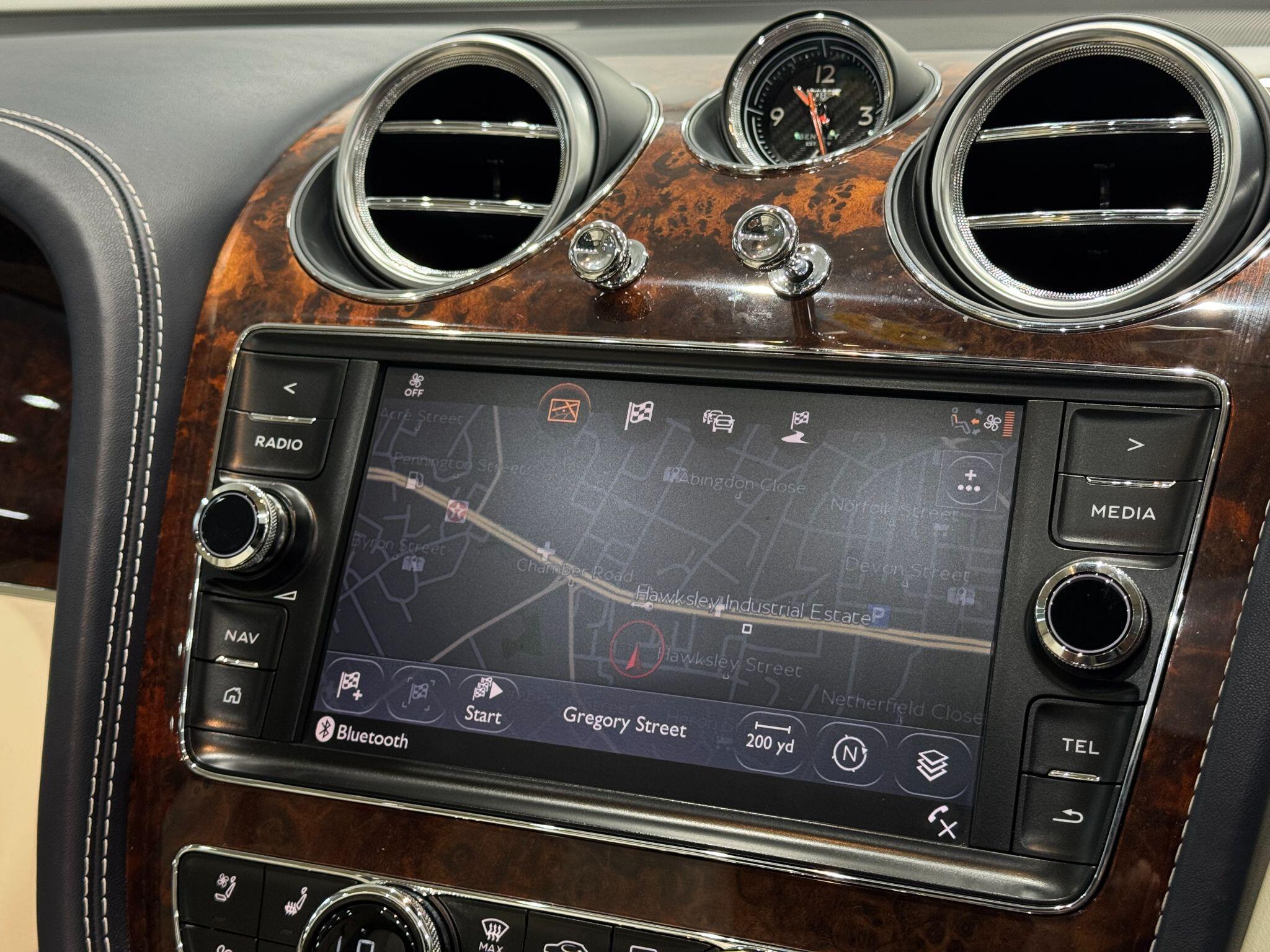 Bentley Bentayga view 34