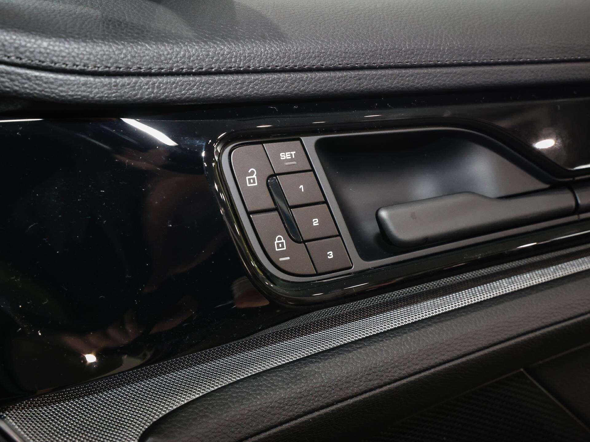 Porsche Panamera view 21