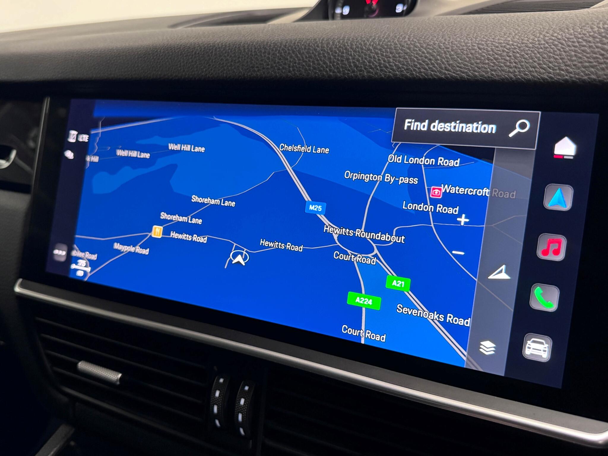 Porsche Cayenne view 11