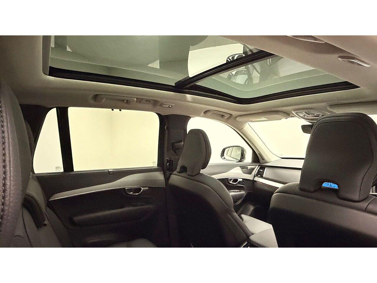 Volvo XC90 view 22