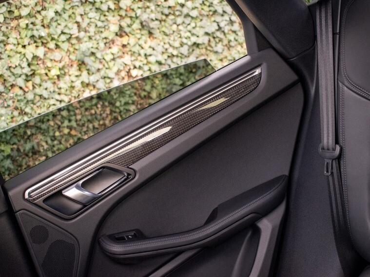 Porsche Macan view 38