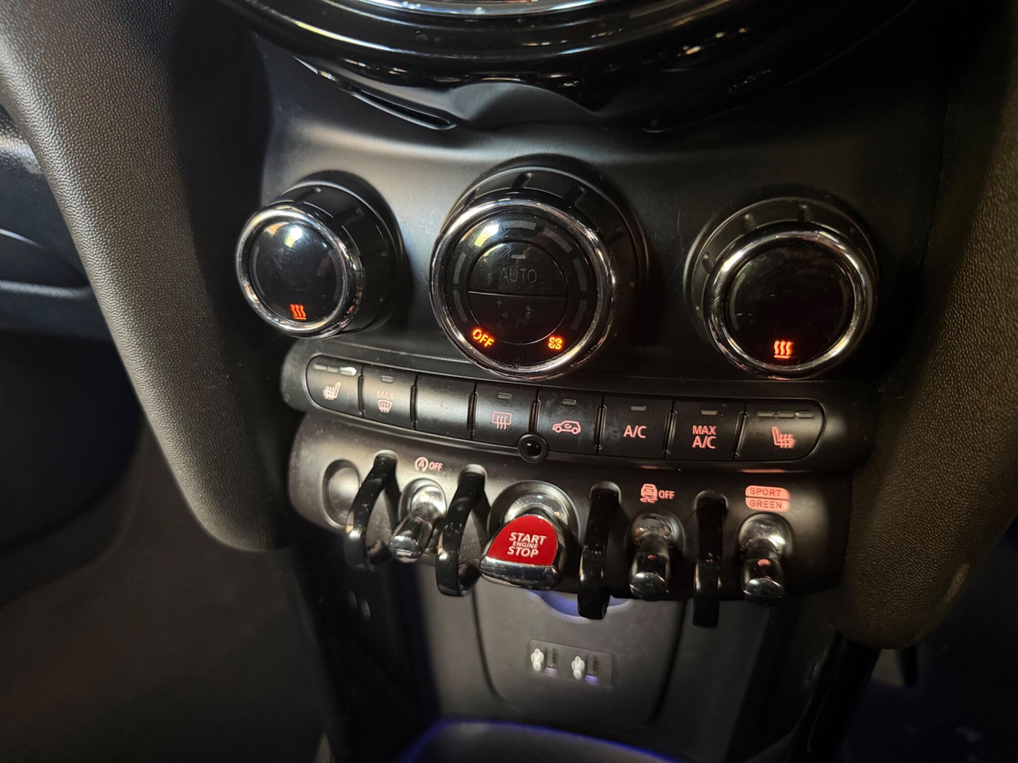Mini Hatch view 29