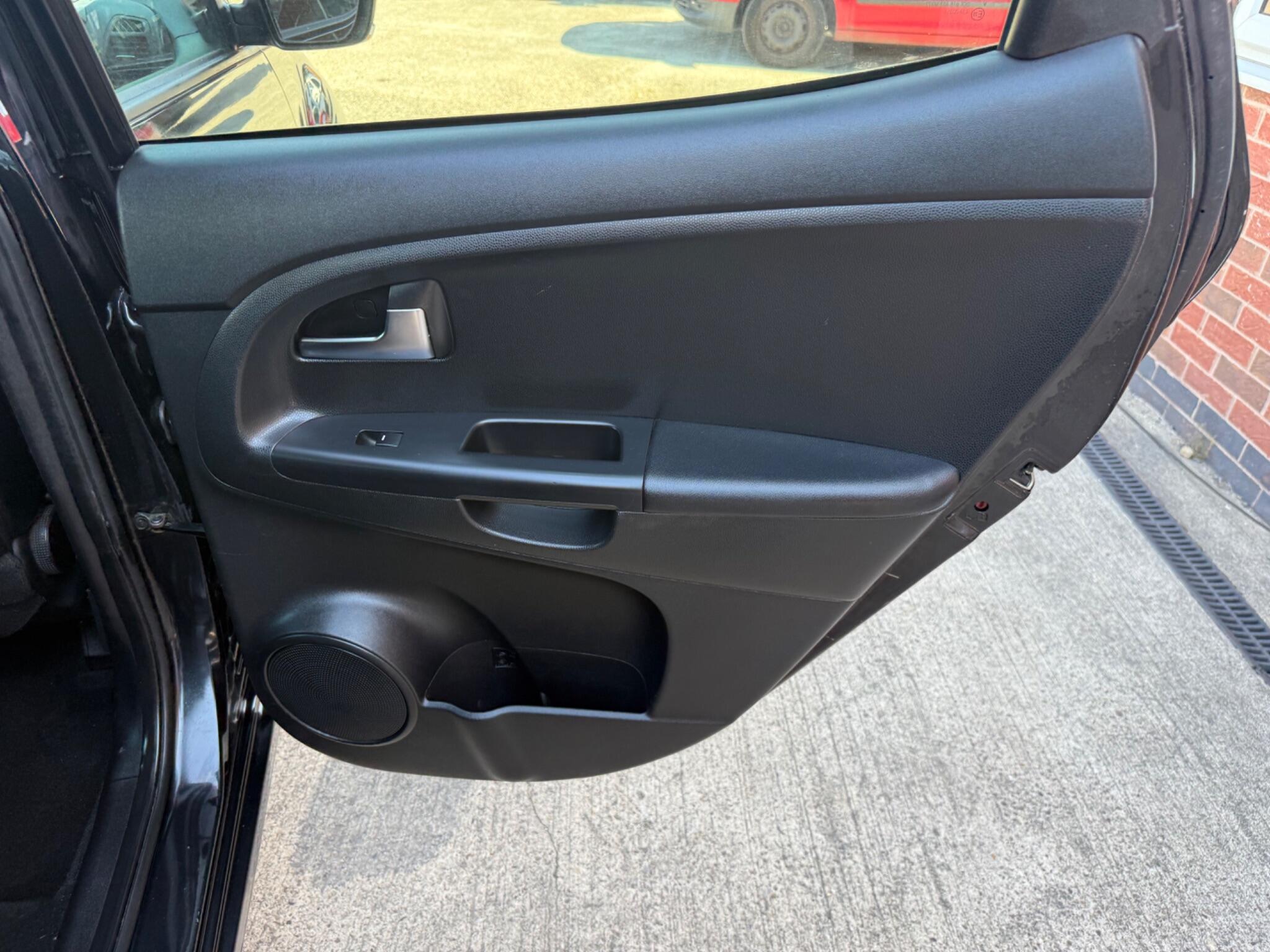 Kia Venga view 26