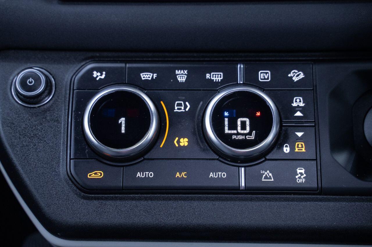 Land Rover Defender view 25