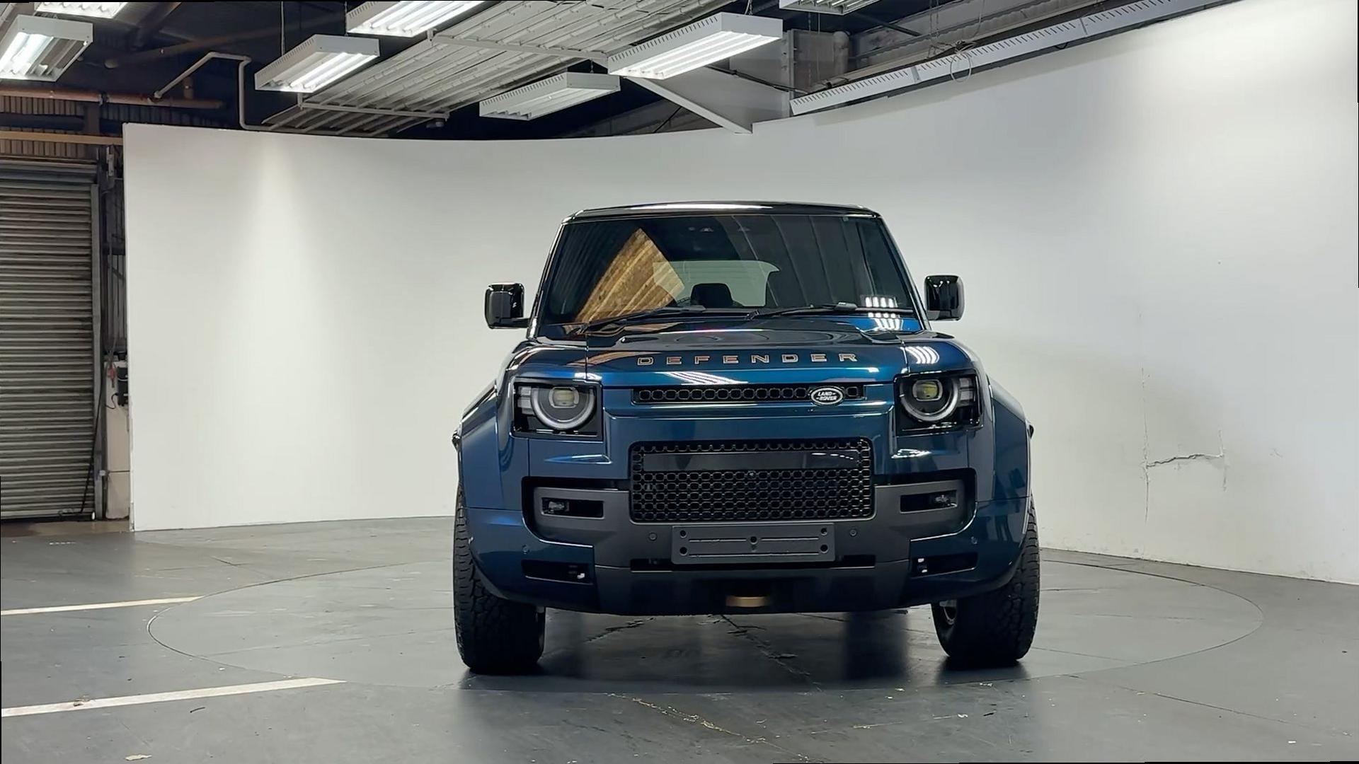 Land Rover Defender view 7