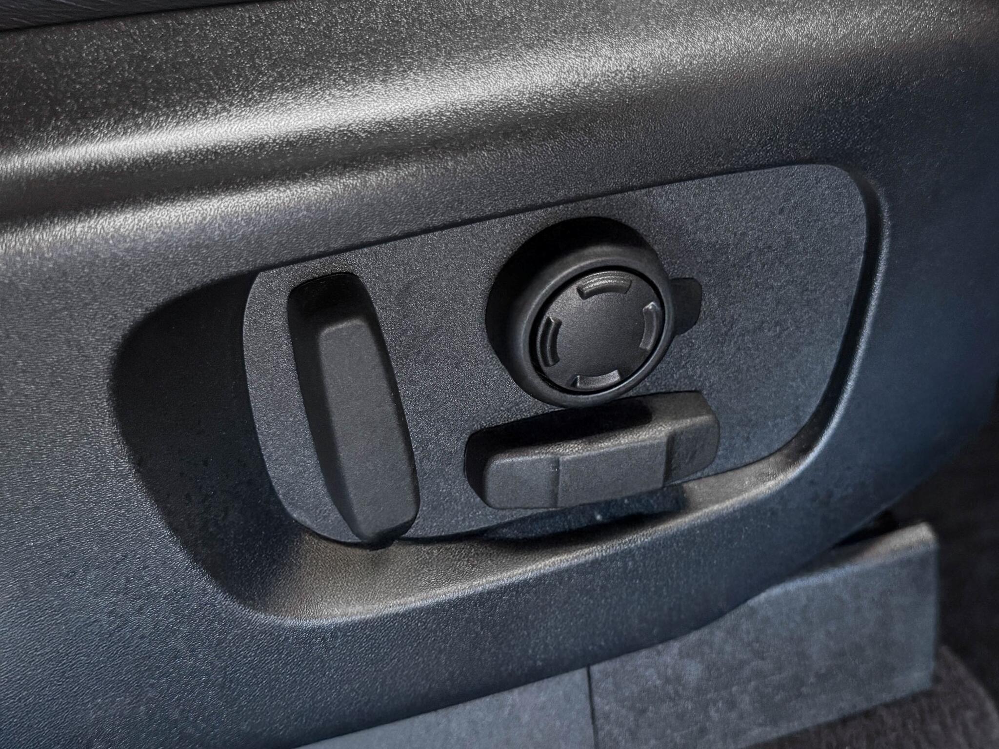 Land Rover Discovery view 33