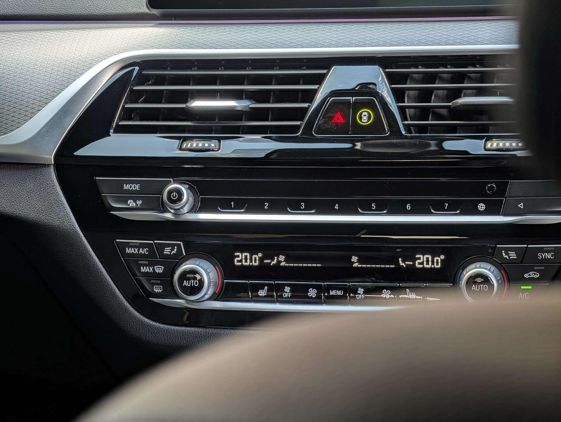 BMW 5 Series view 33