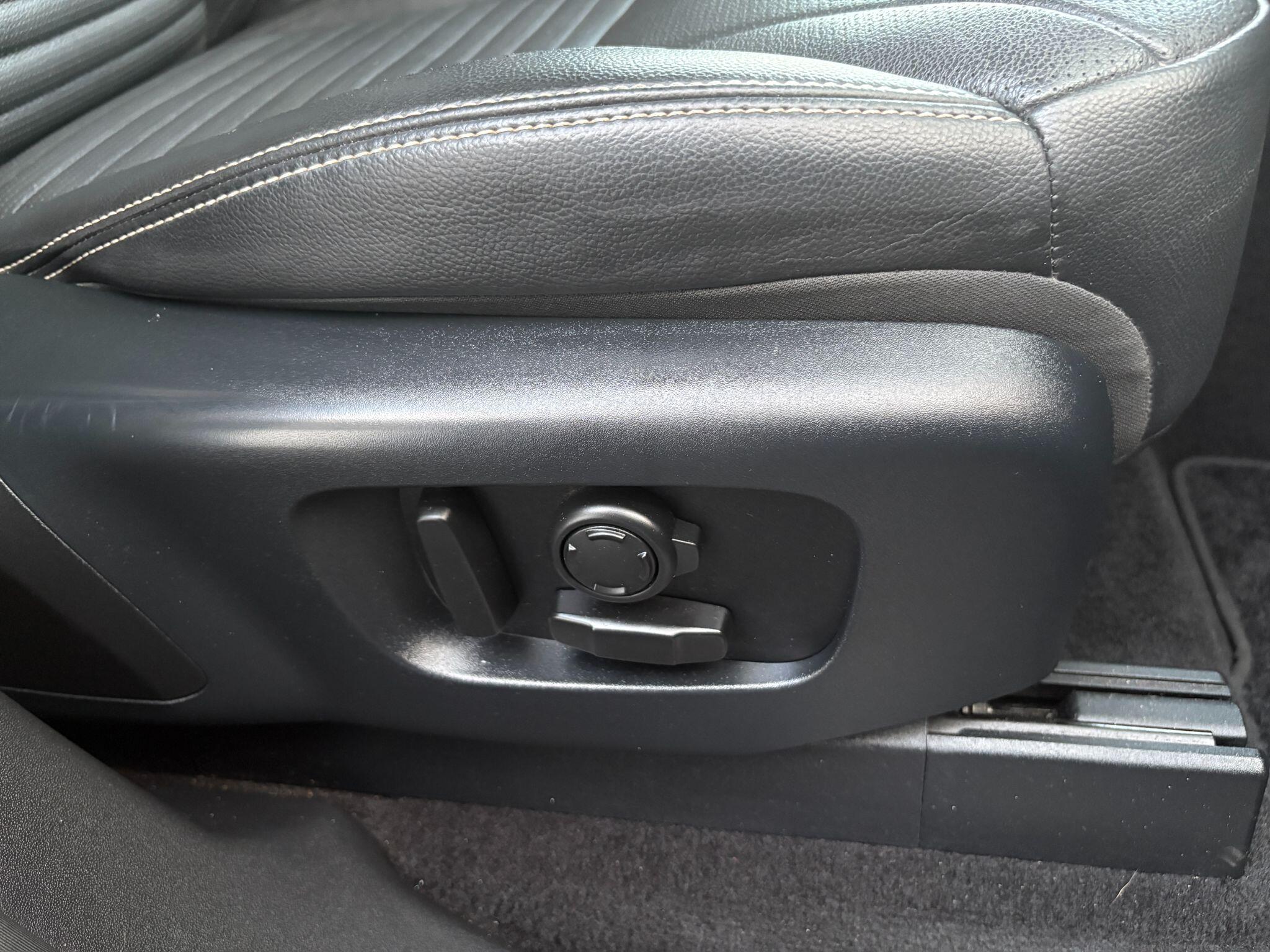 Land Rover Discovery 3 view 15