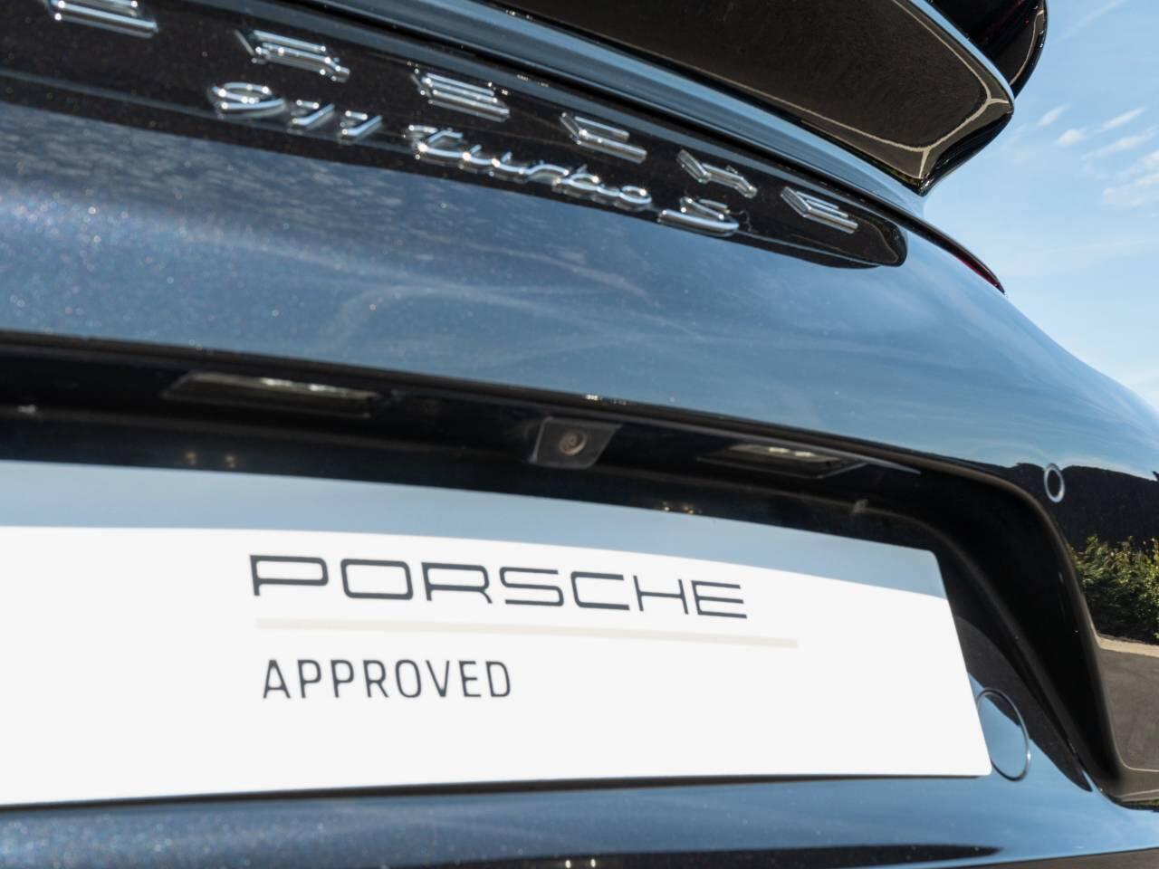 Porsche 911 view 9