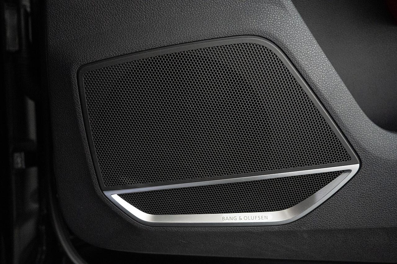 Audi RS Q3 view 22
