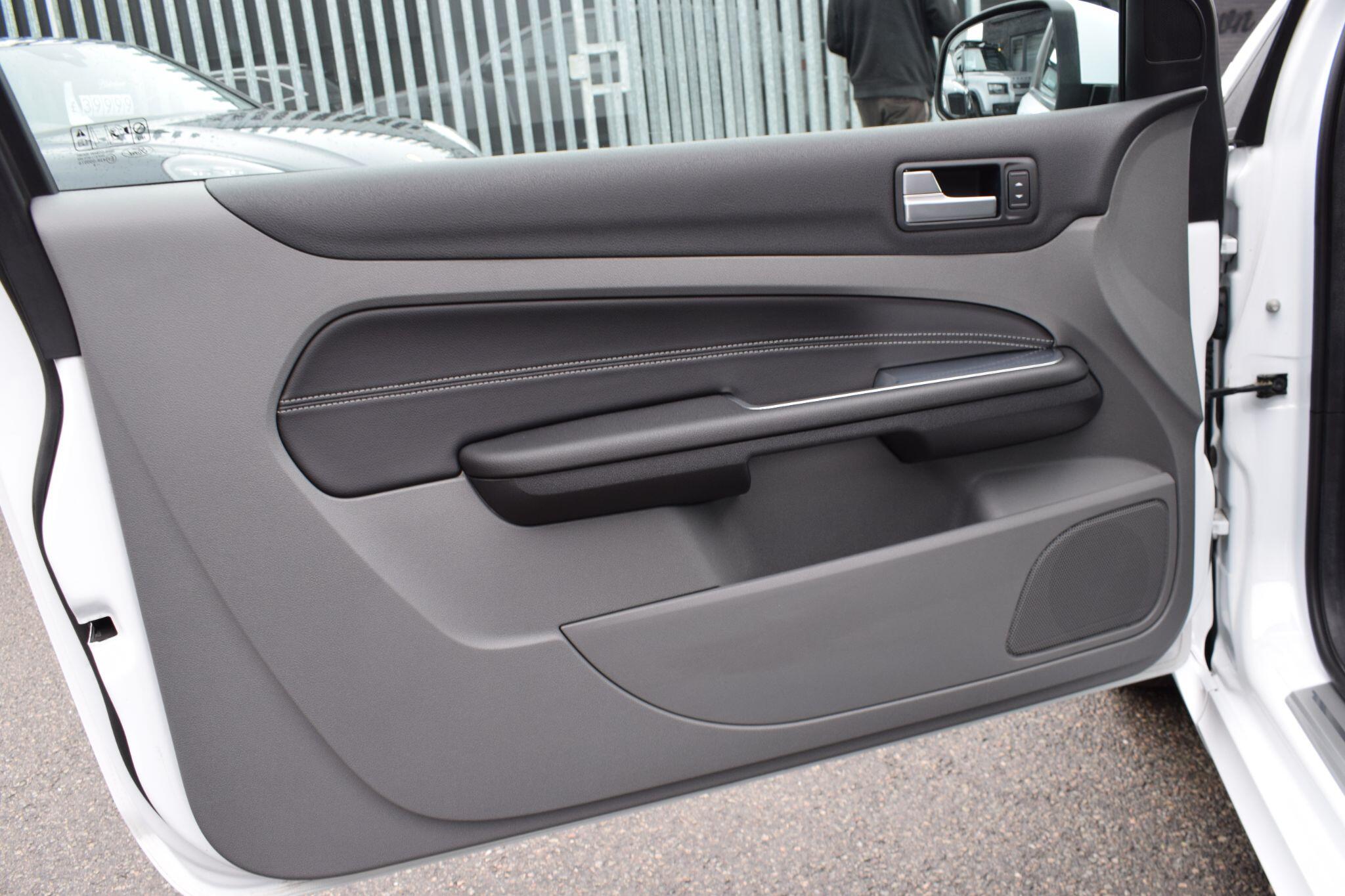 Ford Focus view 13