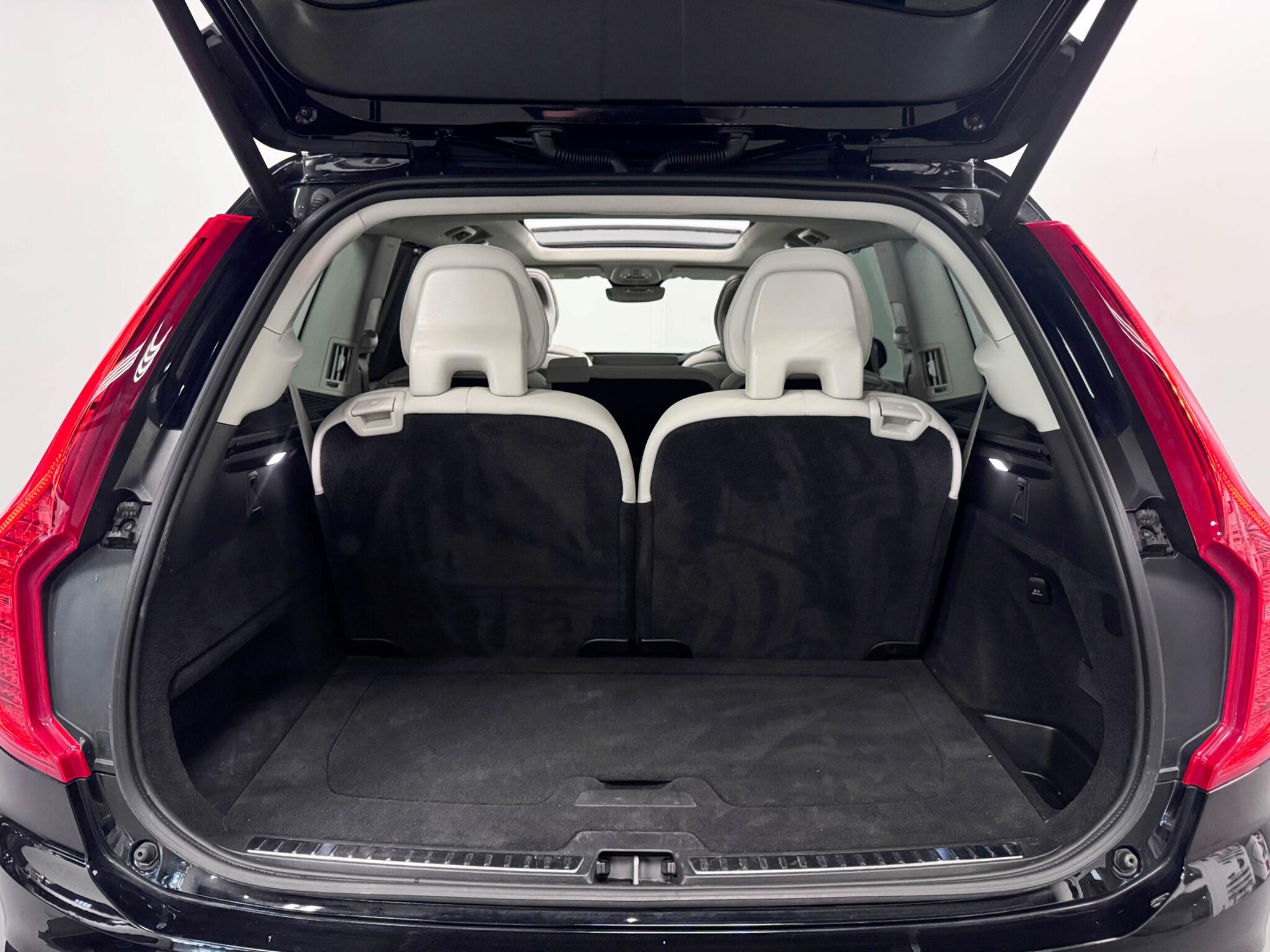 Volvo XC90 view 7