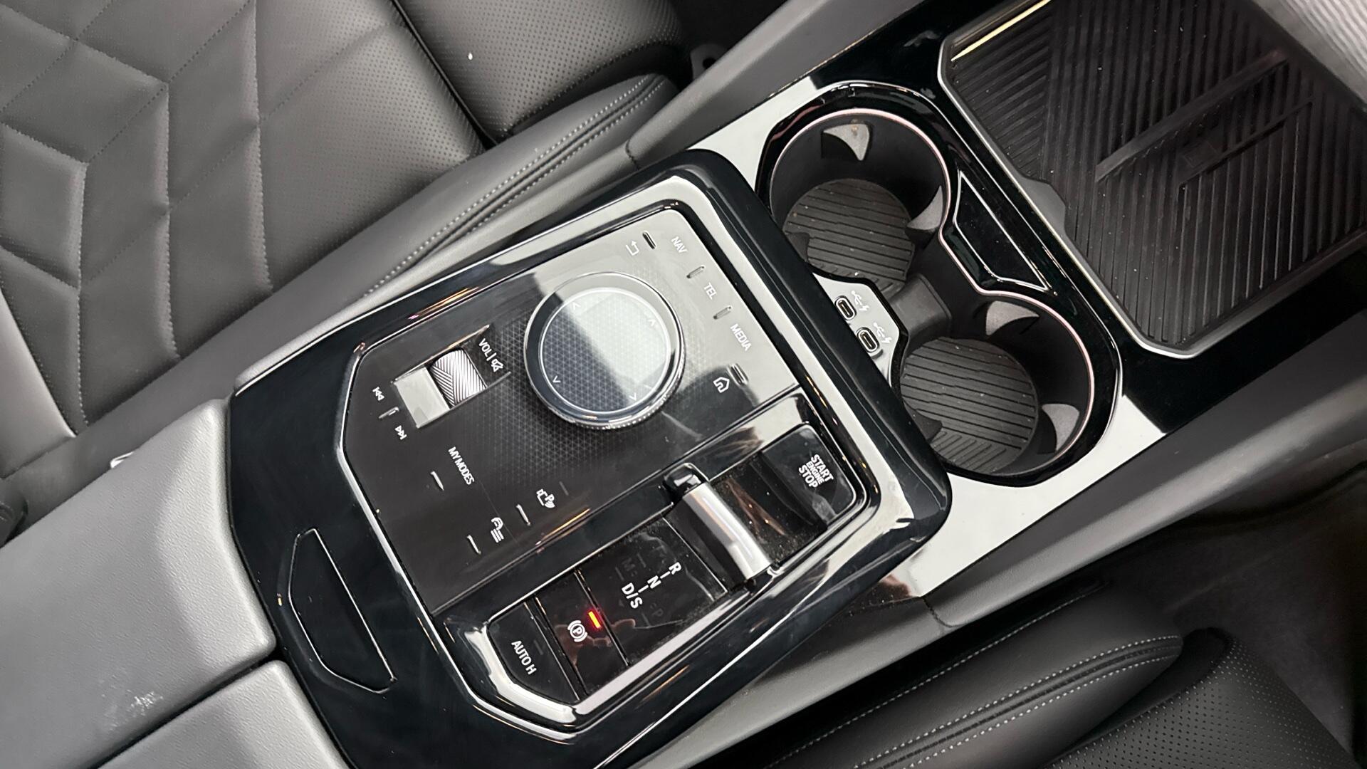BMW 5 Series view 10