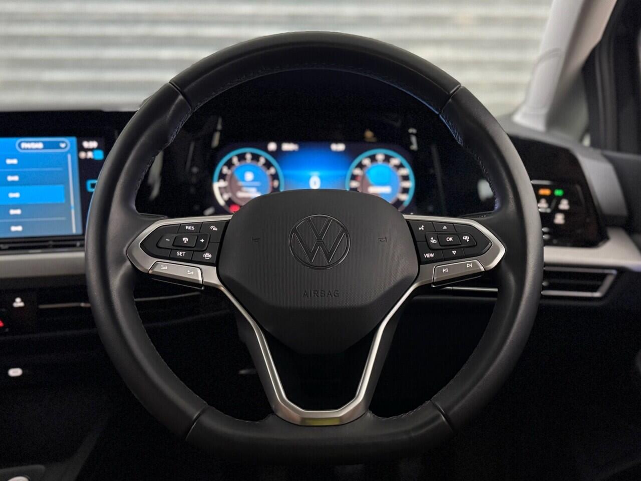 Volkswagen Golf view 17