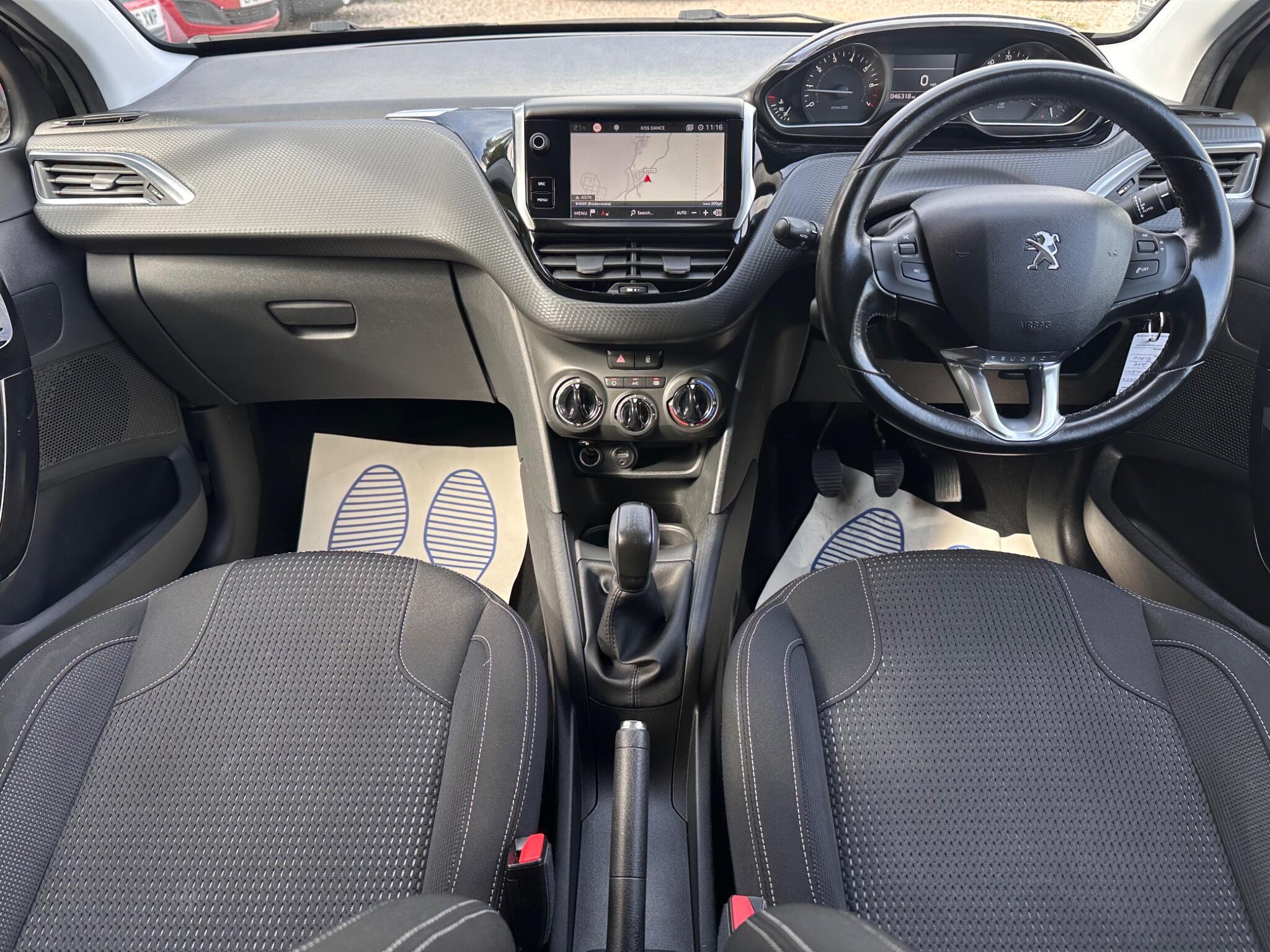 Peugeot 208 view 25
