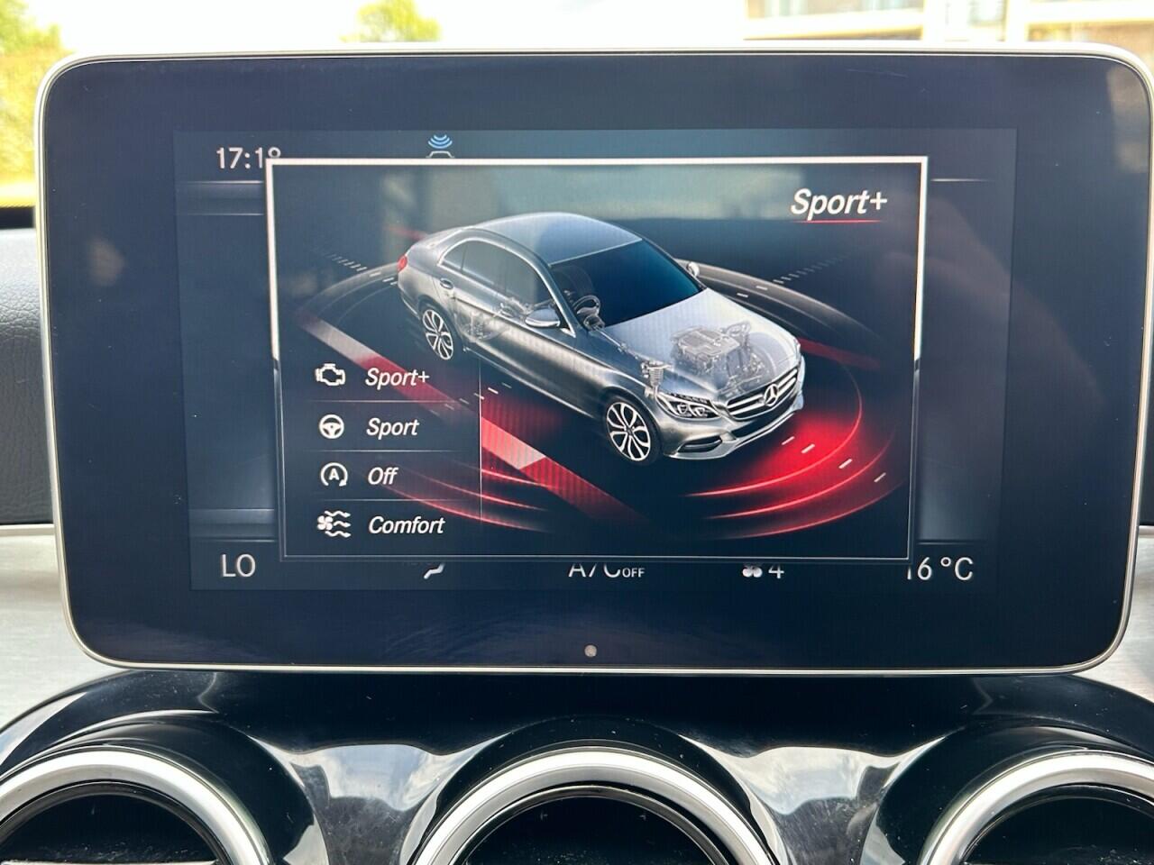Mercedes-Benz C-Class view 34