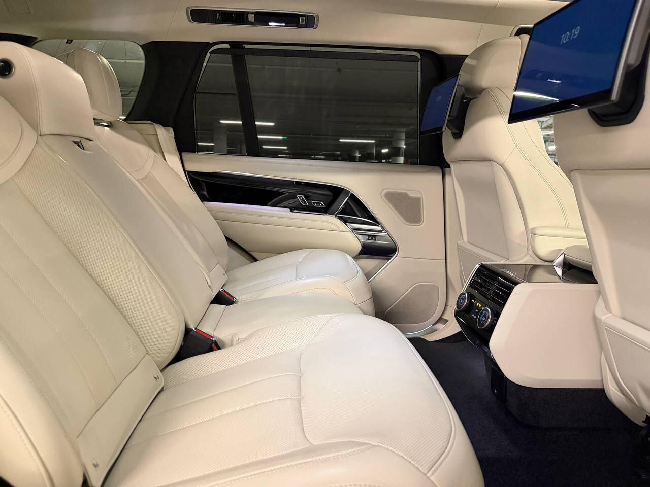 Land Rover Range Rover view 18