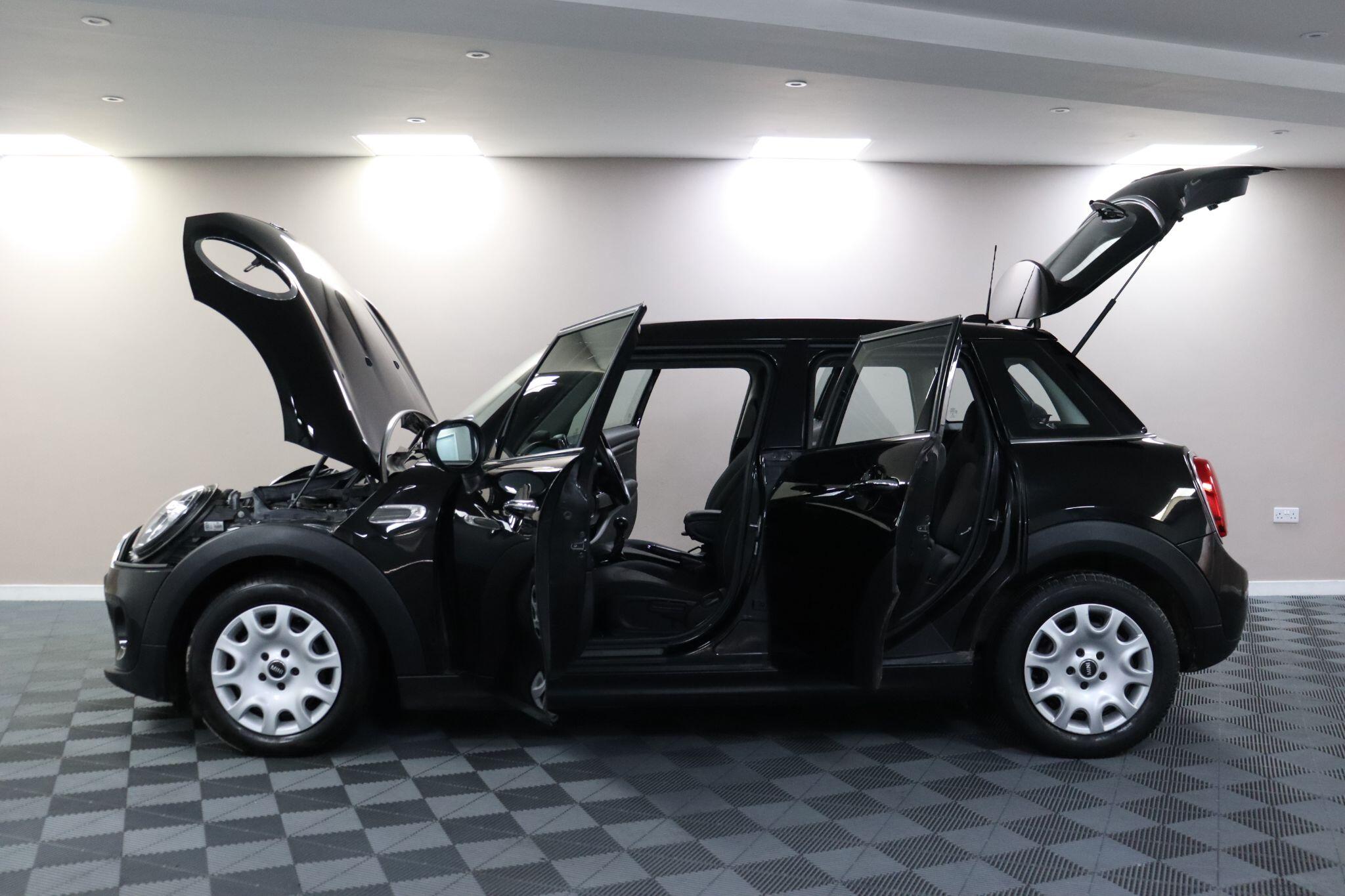 Mini Hatch view 6