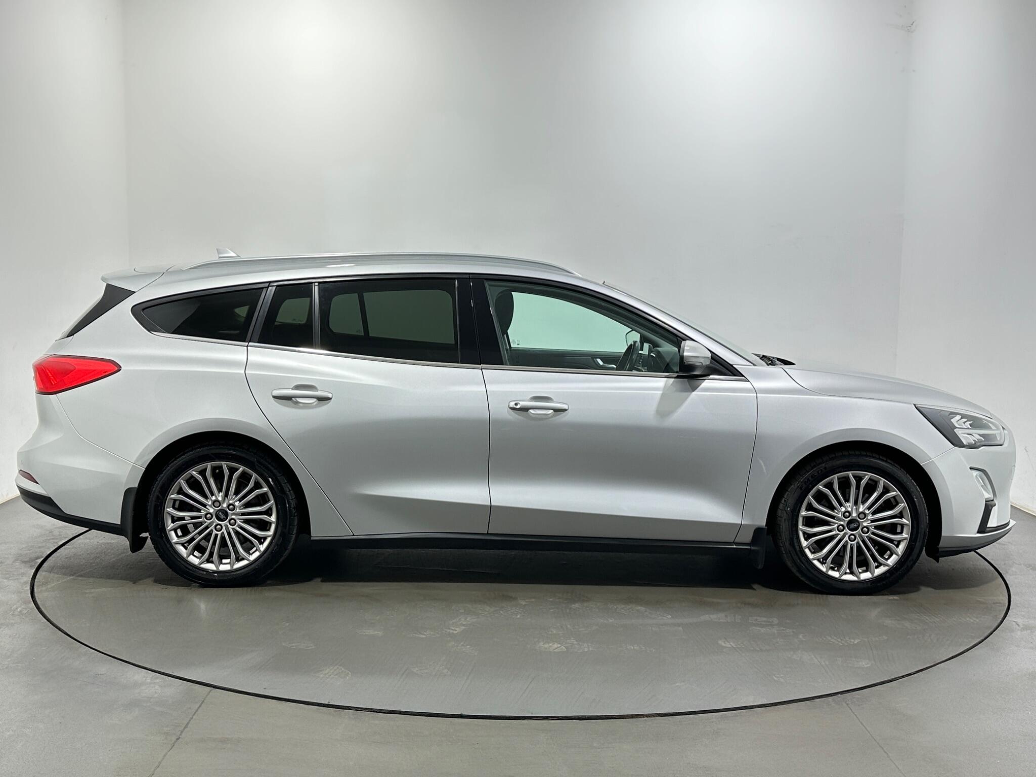 Ford Focus view 9