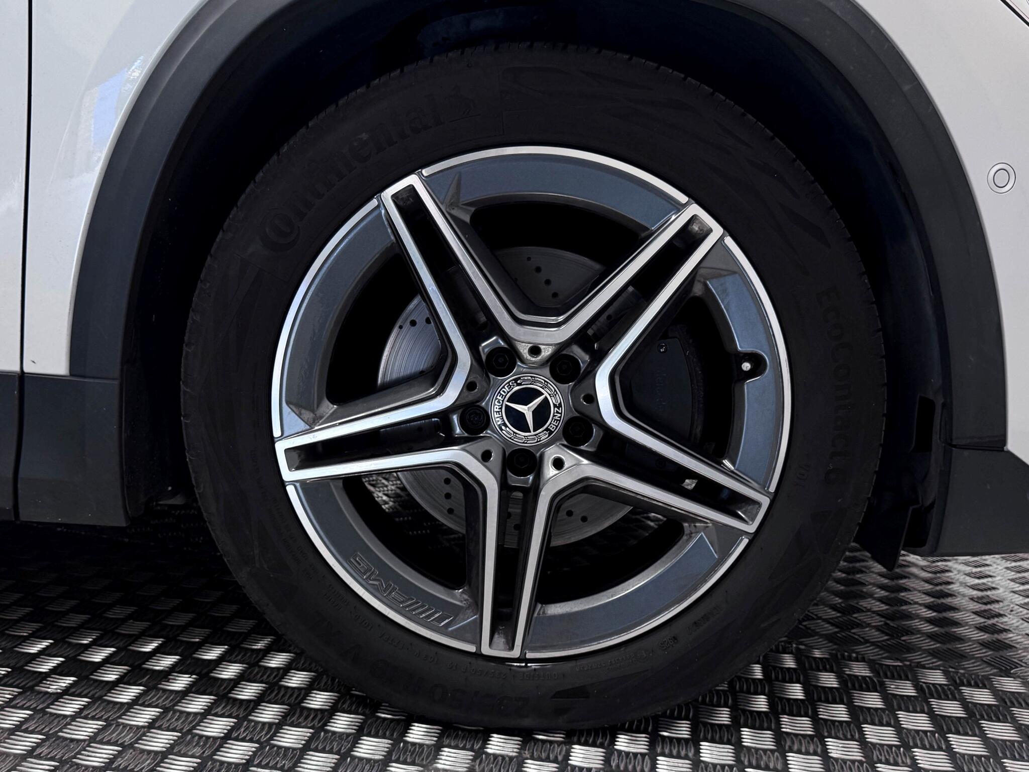 Mercedes-Benz Gla view 67