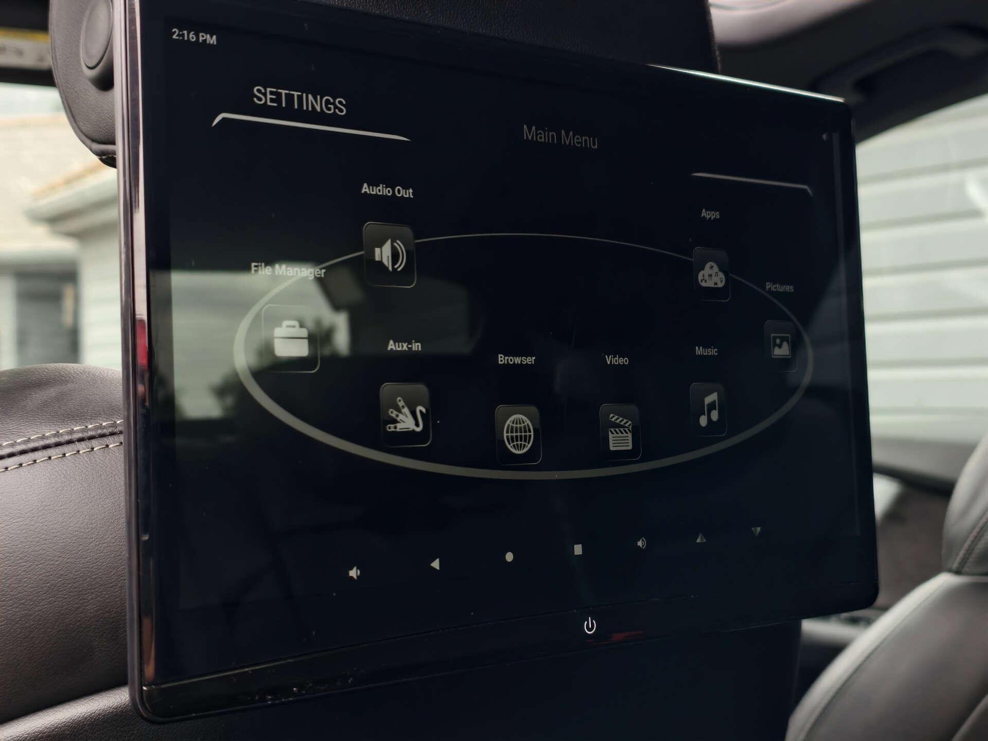 Audi Q8 view 36