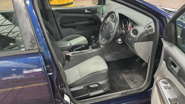 Ford Focus view 11