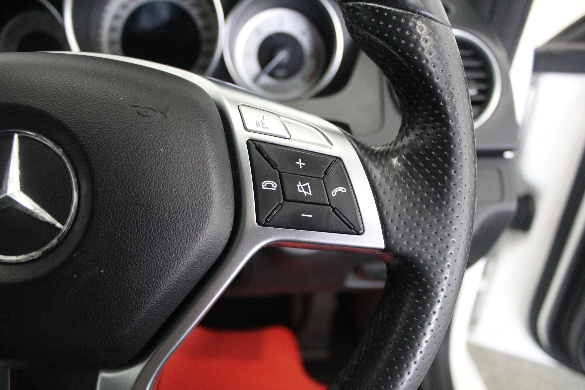 Mercedes-Benz C-Class view 42