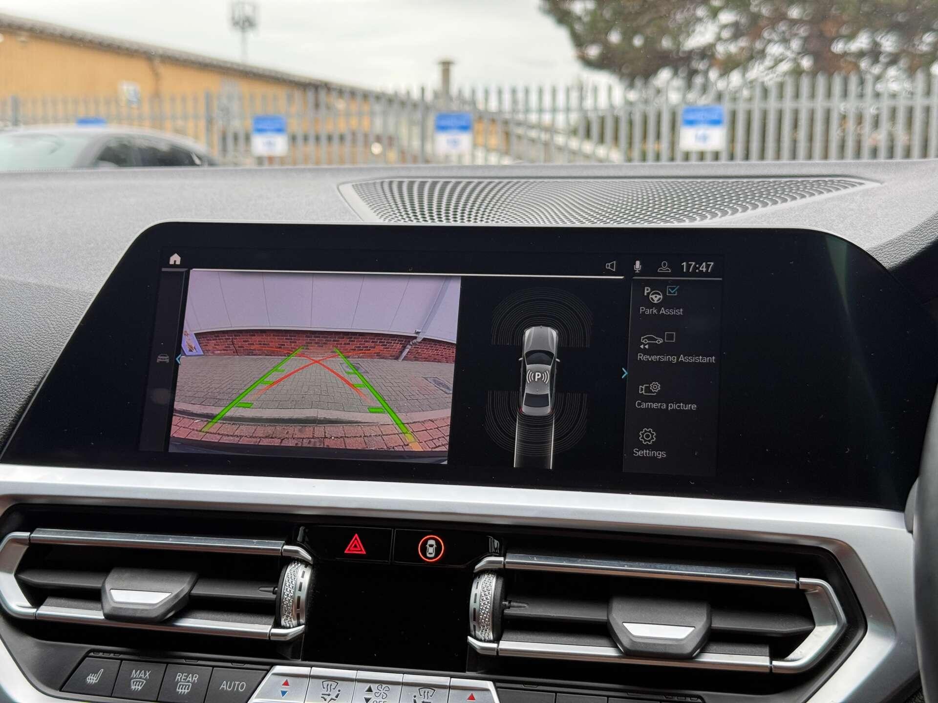BMW 3 Series view 52