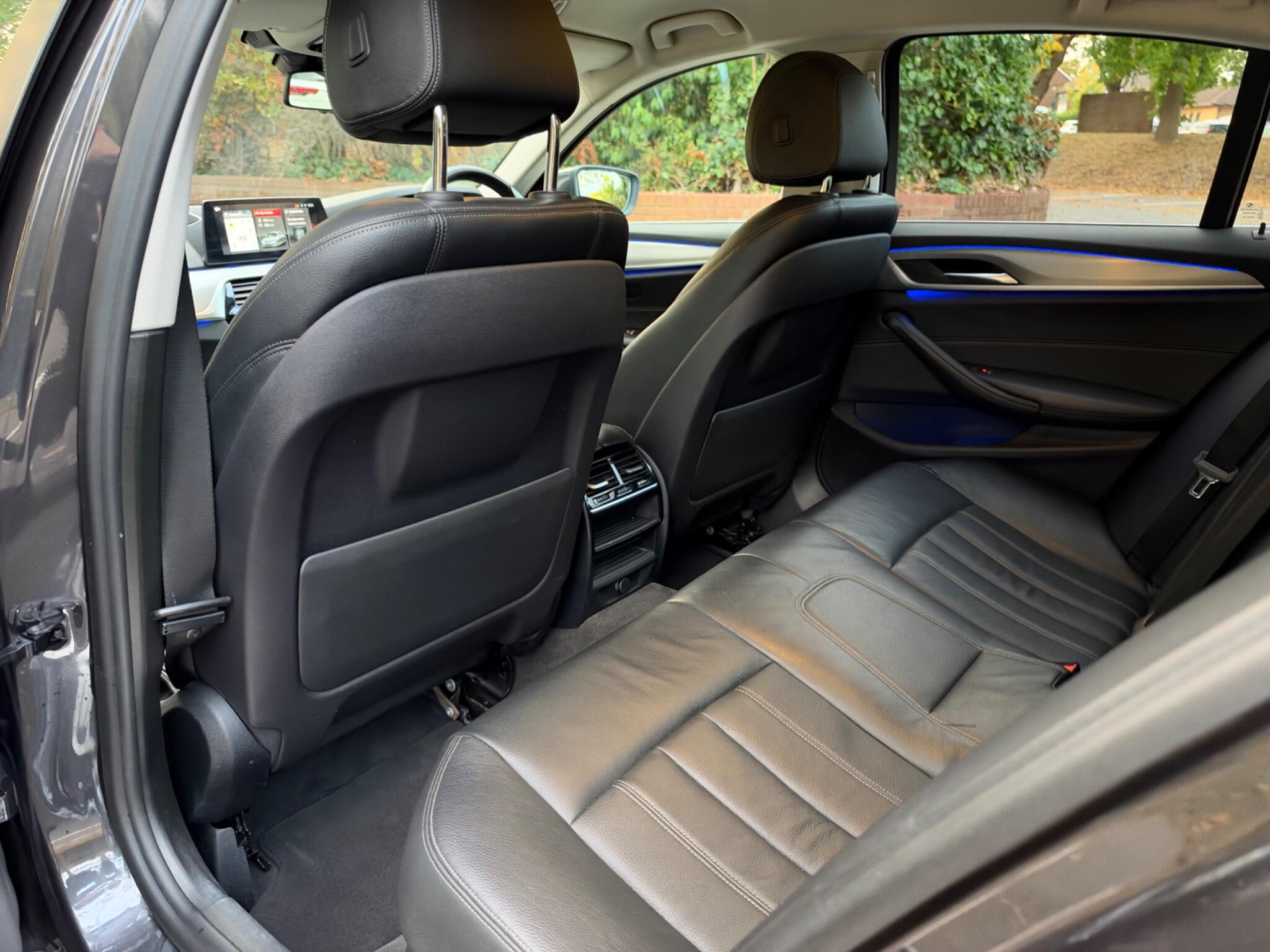 BMW 5 Series view 16