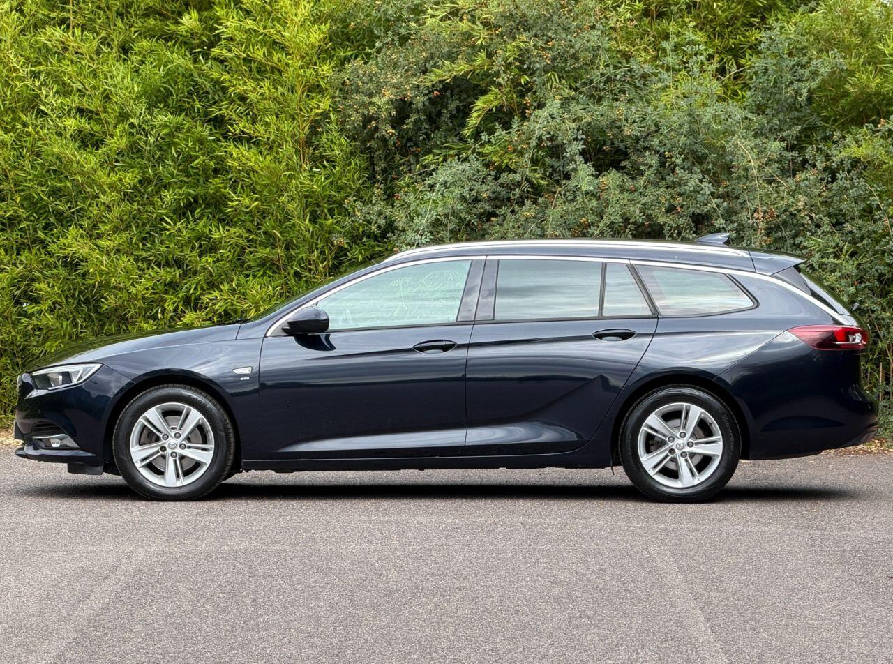 Vauxhall Insignia view 4
