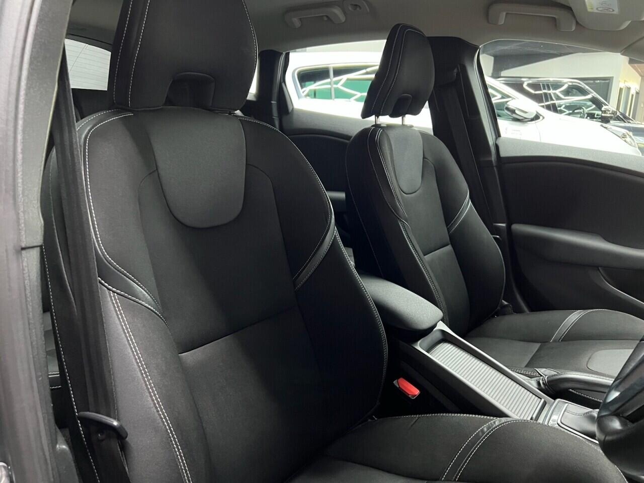 Volvo V40 view 37