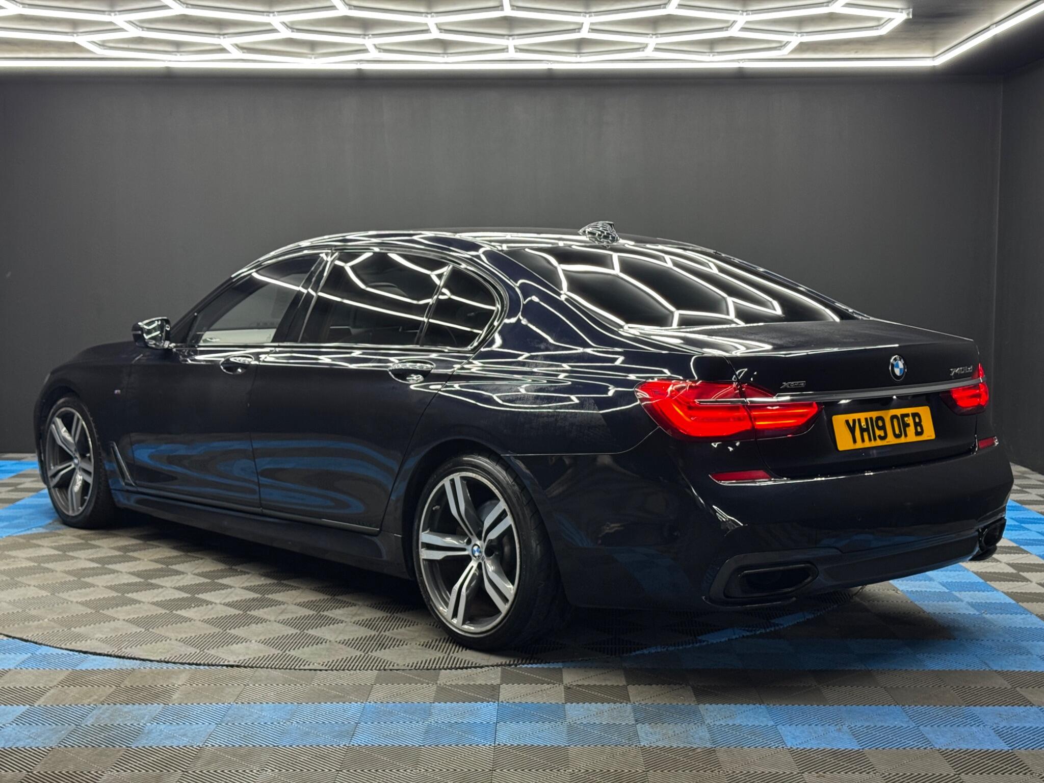 BMW 7 Series view 7