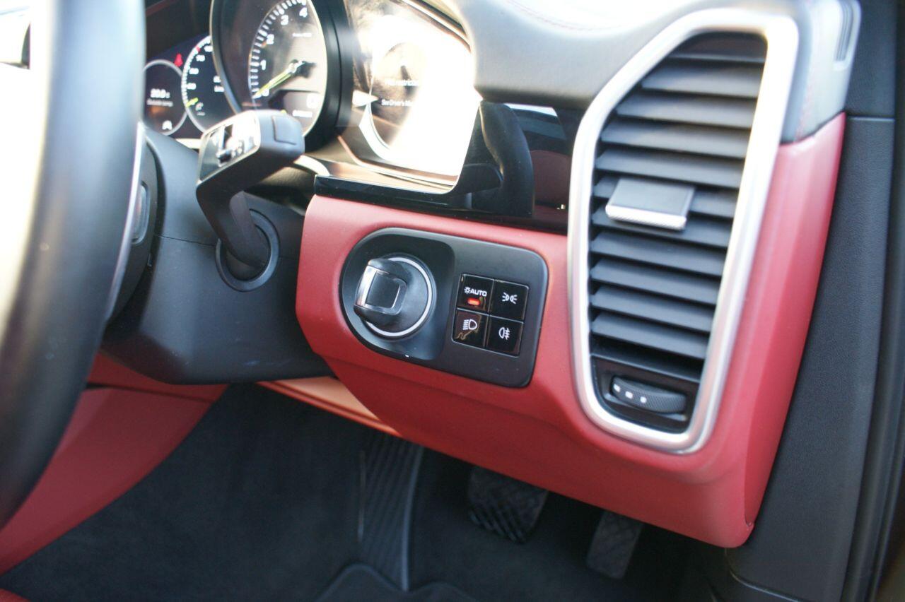 Porsche Cayenne view 47
