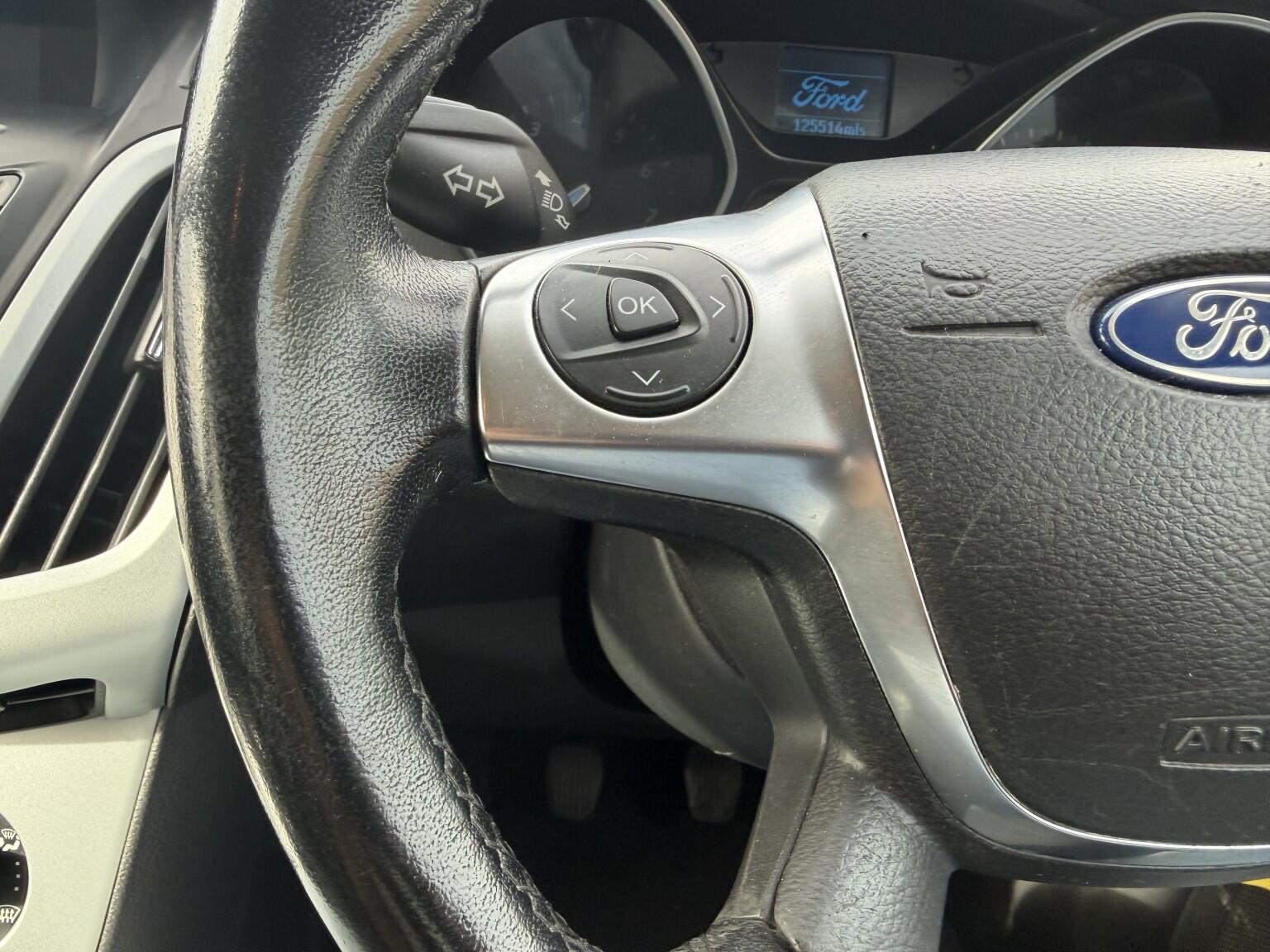 Ford Focus view 26